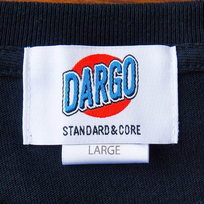 DARGO T-shirt &Sign Artさんのインスタグラム写真 - (DARGO T-shirt &Sign ArtInstagram)「#dargo2021ss 今シーズンも定番入荷しました◎ 　 肉厚な7onz ポケットロングTeeです。 ノーマルシルエットなのでいつでも安心して着回すことが出来ます。 　 また、アメリカンコットン100%のため、洗うたびに風合いが良くなる超肉厚な7onzスーパーヘビーウェイトタイプ🥩 　 春・秋・冬の3シーズンで活躍してくれます。スタイリングとしても「とりあえず困ったらコレ！」で、間違いなし。 ------------------------- 【DARGO】 Working Pocket Long T-shirt 100% USA COTTON 7.1 onz Heavy Weight & PRE-SHRUNK FIT. Sewing by uroqo (Kumamoto City, Japan) color：BLACK size：M, L, XL 171cm / MEDIUM着用 ------------------------- DARGO Hand Screen Printed T-shirt Printed in Kumamoto, Japan. ------------------------- #dargojapan #dargo2021ss #kumamoto #kumamotocity #vintagestyle #californiastyle  #BASEec #熊本 #熊本市 #熊本tシャツ #アメカジ #アメカジコーデ #ダーゴ #カリフォルニア #tシャツ #ポケt #ポケTee #ポケットtシャツ #ポケットt」2月13日 22時33分 - dargo_japan
