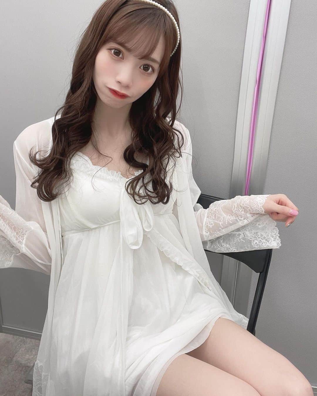 宇佐美幸乃のインスタグラム：「ひざ枕スタンバイ🤤  #idol #アイドル #膝枕 #ネグリジェ#パジャマ #japanesegirl #japan #selfie #脚　#instagood #instalike #fff #followｍe #フォロワー募集中」