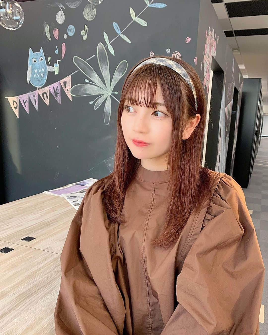 廣川奈々聖さんのインスタグラム写真 - (廣川奈々聖Instagram)「きょうはカチューシャした ﻿🐿 明日はバレンタインだ〜 ！🎀☕️﻿ ﻿ ﻿ ﻿ #カチューシャ #今日の私服 #whoswhochico #カチューシャヘア #ブラウンコーデ」2月13日 22時36分 - nanaseven7_u_u