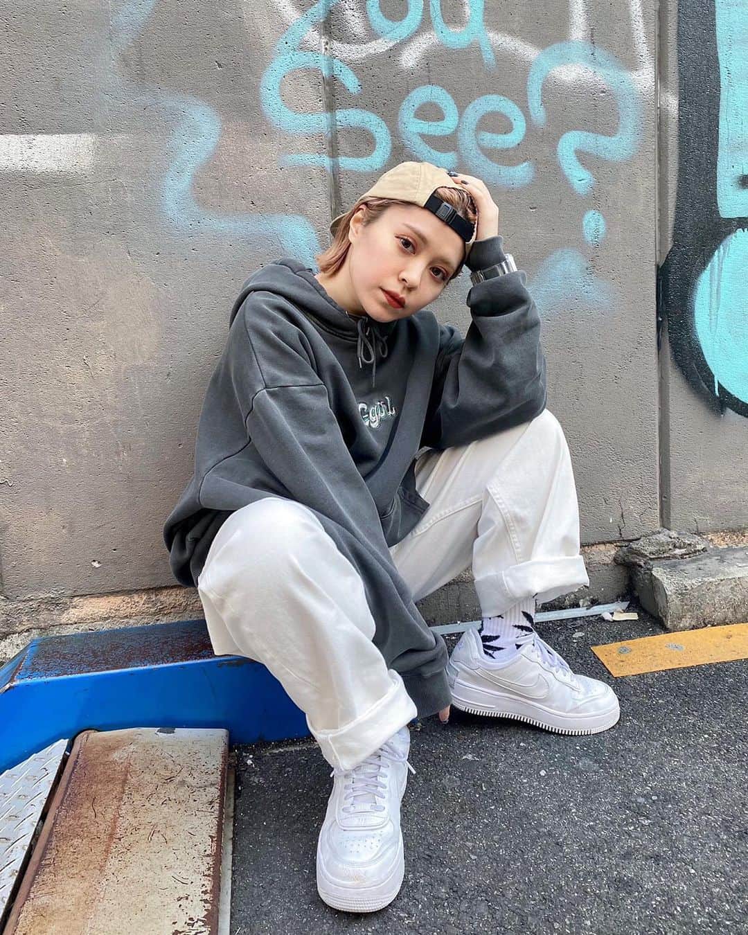 XGIRL_ootdのインスタグラム：「#xgirl_ootd @__wendys2 145cm X-girl HIROSHIMA STAFF ・ ----------------------------- ・ ▪️MILLS LOGO JET CAP ¥4,000+tax (SIZE ONESIZE) ▪️GLITTER LOGO SWEAT HOODIE ¥12,000+tax (SIZE XL) ▪️WIDE TAPERED PANTS ¥12,000+tax (SIZE 0) ・ ------------------------ #xgirl #xgirljp #xgirlus #エックスガール」