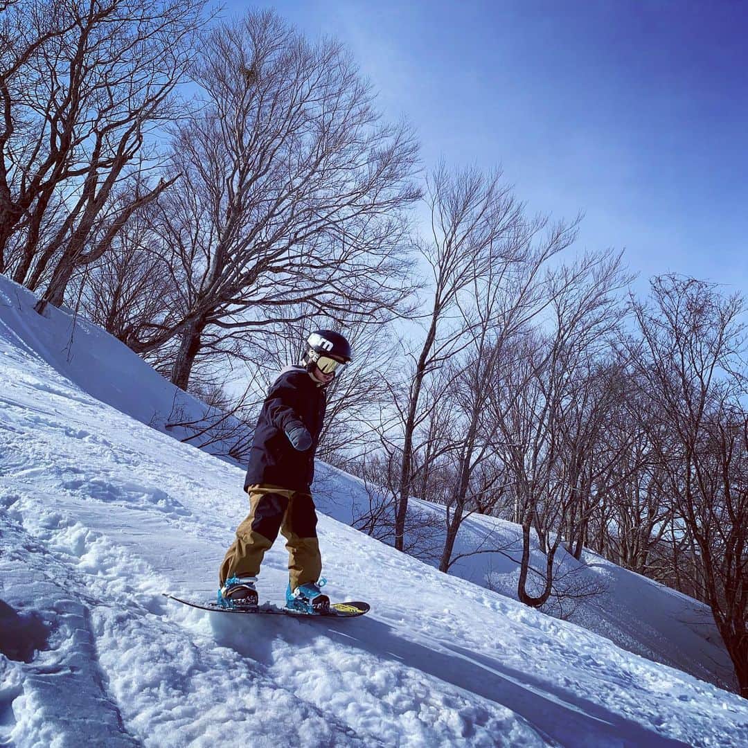 上村知世さんのインスタグラム写真 - (上村知世Instagram)「キューピットバレイ♫ 今シーズン初の家族3人揃ってのスノーボード🏂w めちゃくちゃ景色が綺麗だったー！！ @capita_japan @deeluxeboots_japan @unionbinding_japan @coalheadwear_japan  #snow #snowboard #winter #family @cupidvalley」2月13日 17時24分 - tomose0207