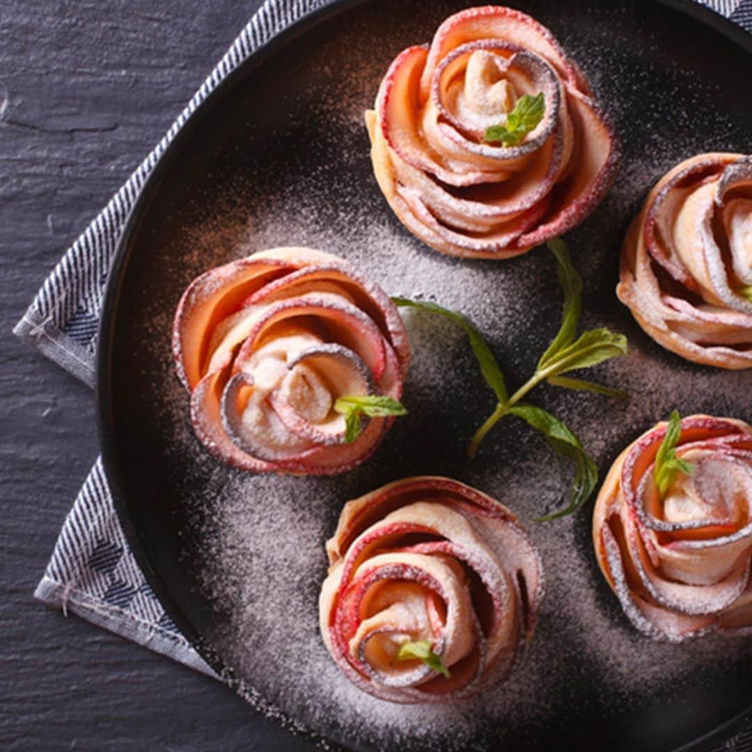 auchan_franceさんのインスタグラム写真 - (auchan_franceInstagram)「Vivez une Saint-Valentin 5 étoiles avec le menu 3 services que nous vous avons préparé :  -Bouchées de saumon fumé au citron -Risotto au champagne -Tartelettes aux pommes en forme de rose.  Retrouvez nos recettes sur auchan et moi pour fêter une Saint-Valentin comme au resto !   #SaintValentin」2月13日 17時35分 - auchan_france