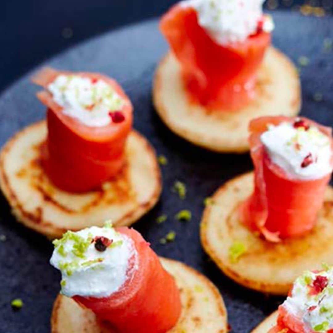 auchan_franceさんのインスタグラム写真 - (auchan_franceInstagram)「Vivez une Saint-Valentin 5 étoiles avec le menu 3 services que nous vous avons préparé :  -Bouchées de saumon fumé au citron -Risotto au champagne -Tartelettes aux pommes en forme de rose.  Retrouvez nos recettes sur auchan et moi pour fêter une Saint-Valentin comme au resto !   #SaintValentin」2月13日 17時35分 - auchan_france