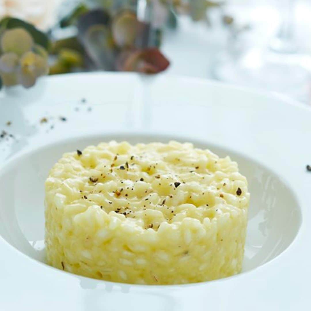 auchan_franceさんのインスタグラム写真 - (auchan_franceInstagram)「Vivez une Saint-Valentin 5 étoiles avec le menu 3 services que nous vous avons préparé :  -Bouchées de saumon fumé au citron -Risotto au champagne -Tartelettes aux pommes en forme de rose.  Retrouvez nos recettes sur auchan et moi pour fêter une Saint-Valentin comme au resto !   #SaintValentin」2月13日 17時35分 - auchan_france