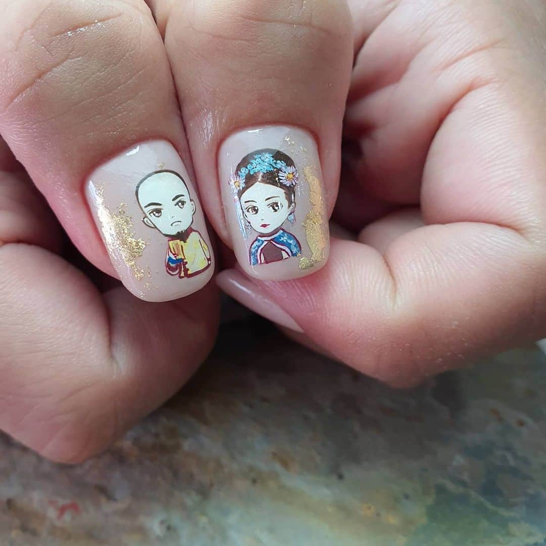 Yingのインスタグラム：「#如懿传 themed CNY nails!   I used @ericasata Russian Cylinder and Large Flame diamond bits to prep for super clean cuticle pockets! Base colour is PREGEL Tulle Grege, art done with PREGEL Art Liner gels and characters were predrawn on @tsumekira Plain Sheet.  All items can be purchased at @nailwonderlandsg 🤗 . . . 🛒 www.nailwonderland.com⁣⁣ 📍20A Penhas Road, Singapore 208184⁣⁣ (5 minutes walk from Lavender MRT)⁣⁣ .  I am currently only able to take bookings from my existing pool of customers. If I have slots available for new customers, I will post them on my IG stories. Thank you to everyone who likes my work 🙏 if you need your nails done, please consider booking other artists at @thenailartelier instead ❤  #ネイルデザイン  #ネイルアート #ネイル #ジェルネイル #nailart #네일아트 #pregel #プリジェル #nails #gelnails #sgnails」