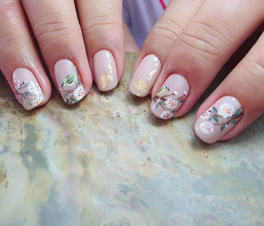 Yingのインスタグラム：「#如懿传 themed CNY nails!   I used @ericasata Russian Cylinder and Large Flame diamond bits to prep for super clean cuticle pockets! Base colour is PREGEL Tulle Grege, art done with PREGEL Art Liner gels and characters were predrawn on @tsumekira Plain Sheet.  All items can be purchased at @nailwonderlandsg 🤗 . . . 🛒 www.nailwonderland.com⁣⁣ 📍20A Penhas Road, Singapore 208184⁣⁣ (5 minutes walk from Lavender MRT)⁣⁣ .  I am currently only able to take bookings from my existing pool of customers. If I have slots available for new customers, I will post them on my IG stories. Thank you to everyone who likes my work 🙏 if you need your nails done, please consider booking other artists at @thenailartelier instead ❤  #ネイルデザイン  #ネイルアート #ネイル #ジェルネイル #nailart #네일아트 #pregel #プリジェル #nails #gelnails #sgnails」