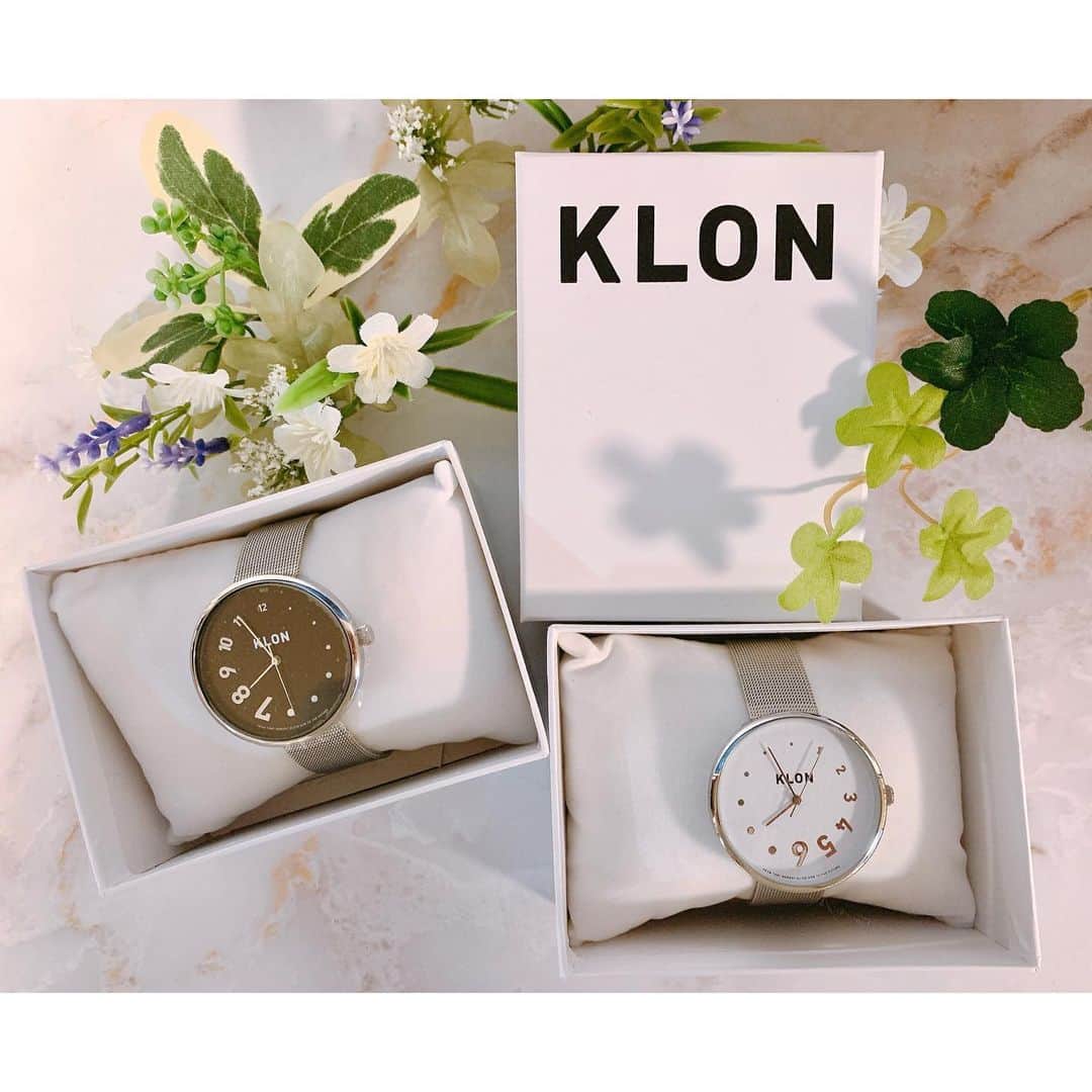 坂口莉果子さんのインスタグラム写真 - (坂口莉果子Instagram)「明日はバレンタイン💝 @klon_klon_klon さんのペアウォッチ⌚️ 文字盤のデザインがユニークでいろんなコーディネートに合う👗✨ ・ ・ ・ #KLON #KLONwatch #腕時計 #your_klon #valentine #gift #tokyo #shinjuku #watch #silver #silverjewelry #ring #pinkyring #カフェ  #腕時計コーデ #ファッション #バレンタイン #白黒コーデ #コーデ #冬 #指輪 #アクセサリー #バレンタイン #コート #冬コーデ #2021 #カフェ #東京カフェ #シルバーアクセサリー #カップル #ピンキーリング #ペアウォッチ」2月13日 17時39分 - rikakosakaguchi