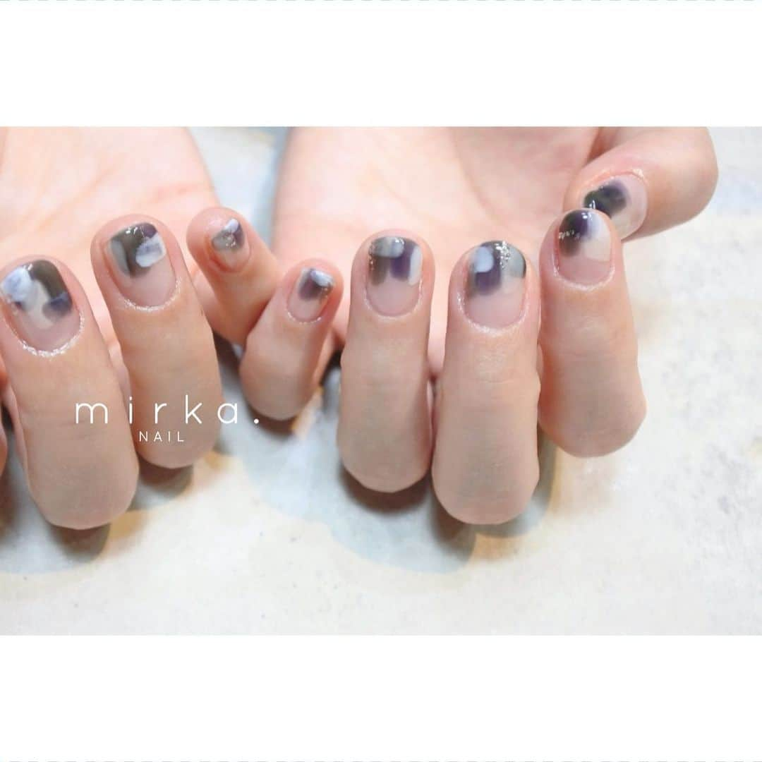 mirka. NAIL(ミルカネイル)さんのインスタグラム写真 - (mirka. NAIL(ミルカネイル)Instagram)「﻿ ﻿  navy × white ○﻿ ﻿ ﻿ ﻿ -----------------------------------------﻿ ﻿ ご予約、お問い合わせは﻿ LINE ID→@mirka.nail(@含む)まで。﻿ 直近の空き状況やご予約方法、そのほか詳細はLINEの投稿をご覧ください。﻿ ﻿ オーダーネイルチップのご注文もお気軽にお問い合わせ下さい。﻿ ﻿ ﻿ 感染予防対策をしっかり行ったうえでお客様をお迎えしております。﻿ ﻿ 〈感染予防の取り組み〉と〈お客様へのお願い〉を﻿ ハイライトにてまとめておりますので、ご確認くださいませ◡̈﻿ ﻿ ﻿ ﻿ #mirkanail#nails#nail#nailart#naildesign﻿ #ショートネイル#ネイルアート#ネイルデザイン#ネイル#大人ネイル#シンプルネイル#オフィスネイル#ニュアンスネイル﻿」2月13日 17時45分 - mirka.nail