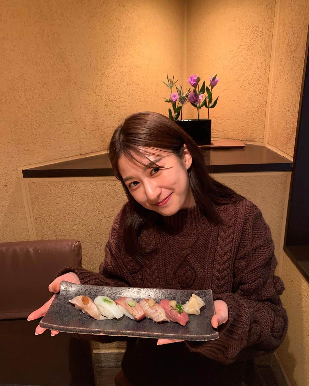 濱田よりかさんのインスタグラム写真 - (濱田よりかInstagram)「また金沢行きたいな〜🐟♡ . 金沢のお寿司本当に美味しかった♡ .  . . . . #お寿司大好き #金沢グルメ #金沢ディナー #食べるの大好き #のどぐろ #お寿司 #旅行記 #早くコロナが終息しますように」2月13日 17時46分 - yorika_hamada