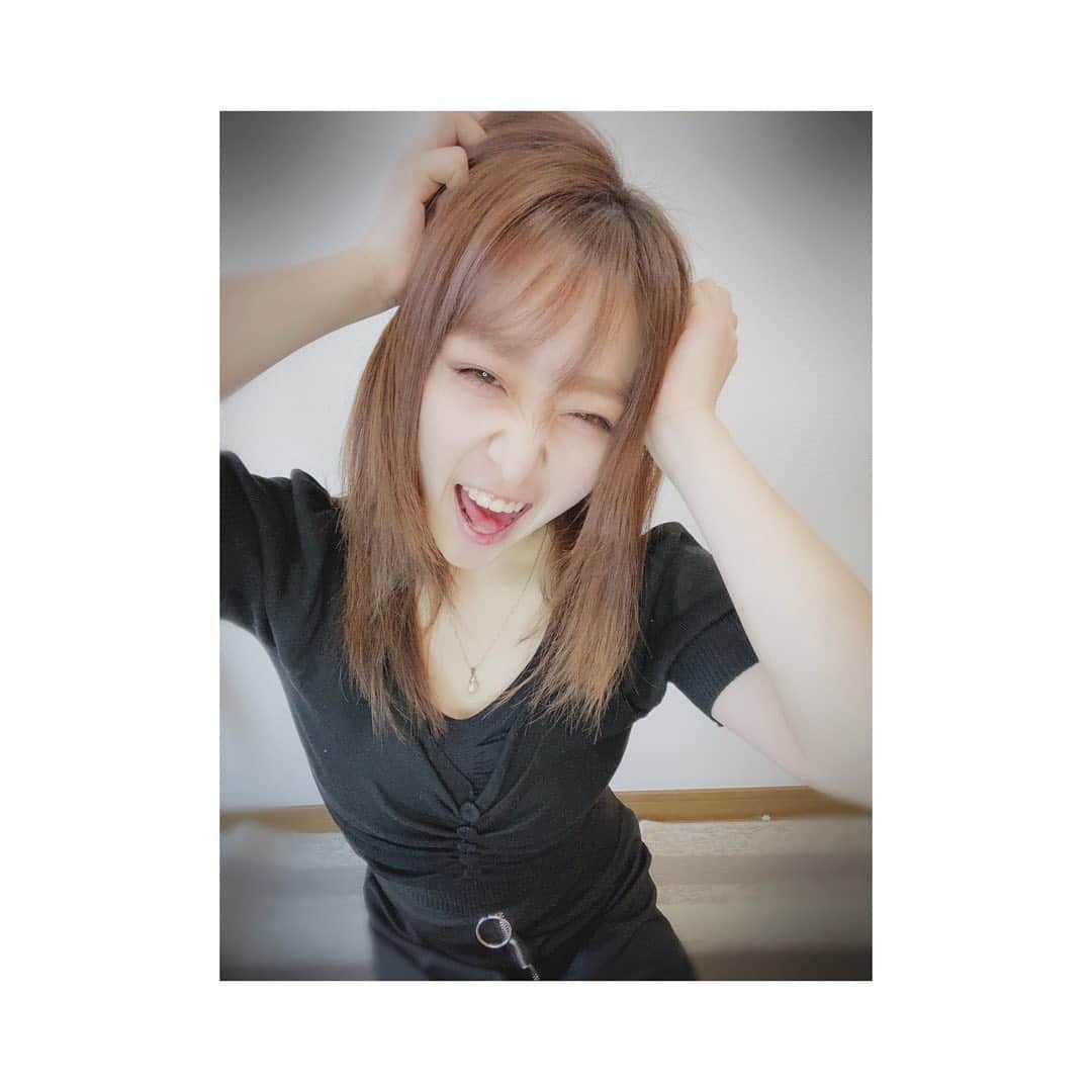 中冨杏子さんのインスタグラム写真 - (中冨杏子Instagram)「.*･ﾟ　.ﾟ･*.📸.*･ﾟ　.ﾟ･*. . 何枚目がお好き？？？？ . 動画配信もしてます！ よかったら 応援お願いします🧚‍♀️🧚‍♀️🧚‍♀️ . . #お家でカメラ #なかとみあんこ  #中冨杏子 #Mixchannel」2月13日 17時54分 - anko_nakatomi