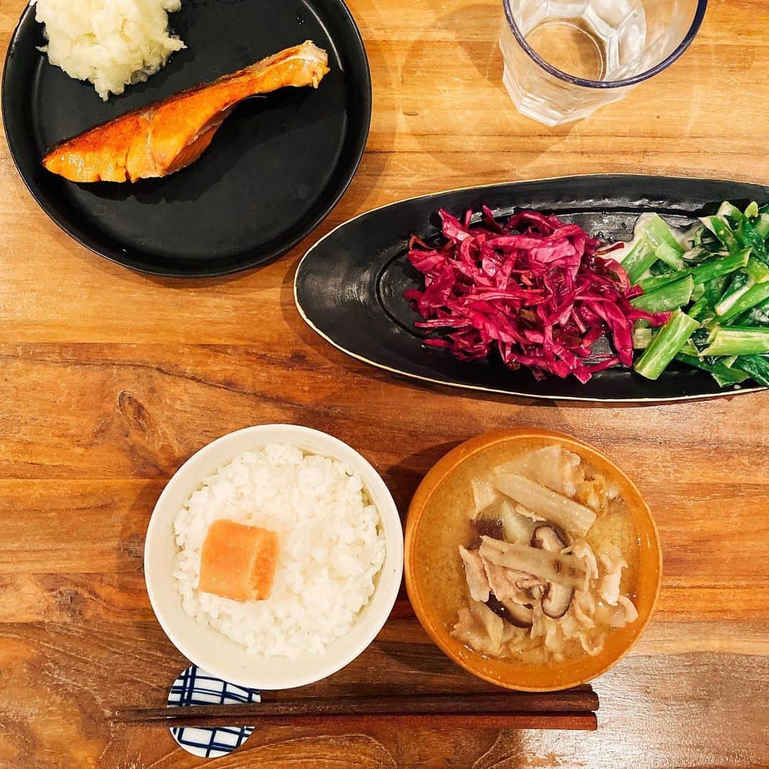 野沢和香さんのインスタグラム写真 - (野沢和香Instagram)「simple is best😋 このお米、美味しすぎて何杯でも食べれる🍚 冷めても美味しい😳 #本腰米　@hongoshimai 🤤」2月13日 17時54分 - wakanozawa