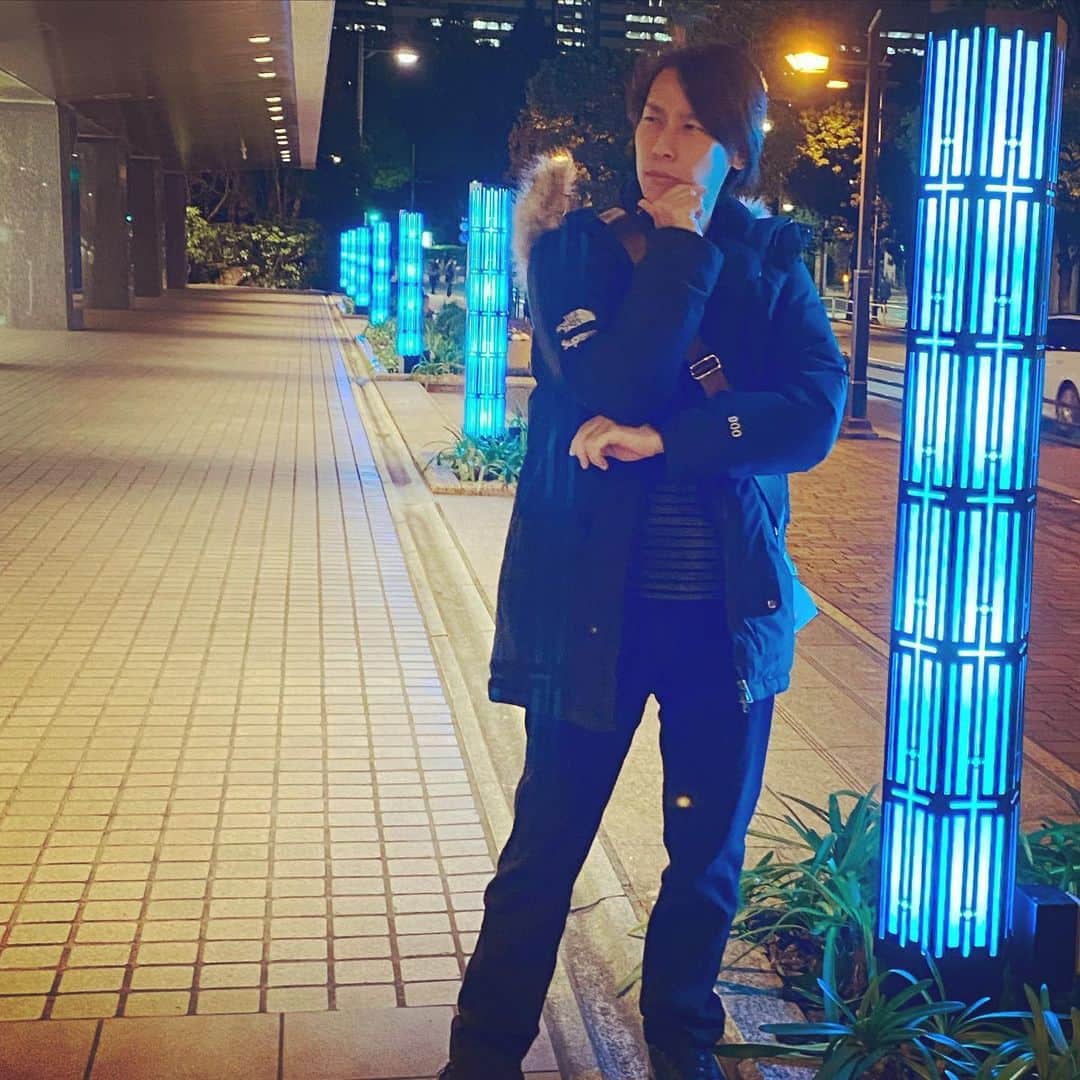 谷本貴義のインスタグラム：「帝国ホテルの横にデジタルワールドへの入り口があったよ。ちがうけど。  #帝国ホテル東京」