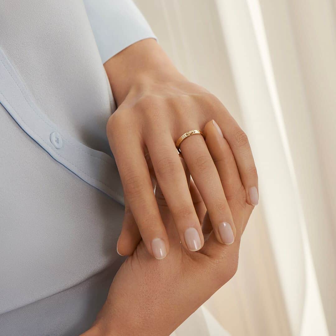 Chaumetさんのインスタグラム写真 - (ChaumetInstagram)「Liens Évidence wedding band, the promise of an everlasting love story. #Chaumet #StoriesofLiens #ChaumetLiens #LiensEvidence」2月13日 18時07分 - chaumetofficial