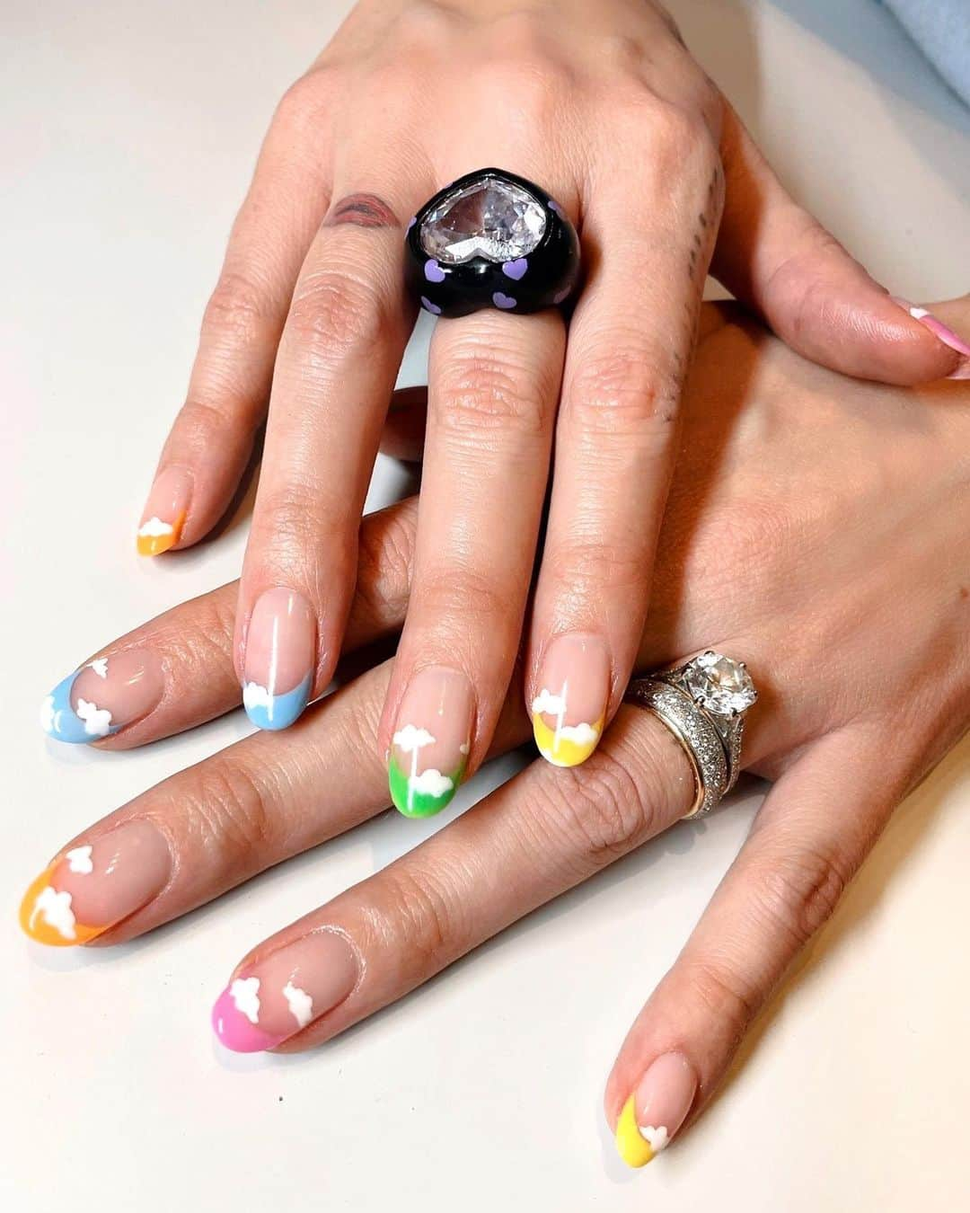 キアラ・フェラーニさんのインスタグラム写真 - (キアラ・フェラーニInstagram)「New ☁️ nails 💅🏻 By @unghiedellamadonna」2月13日 18時05分 - chiaraferragni