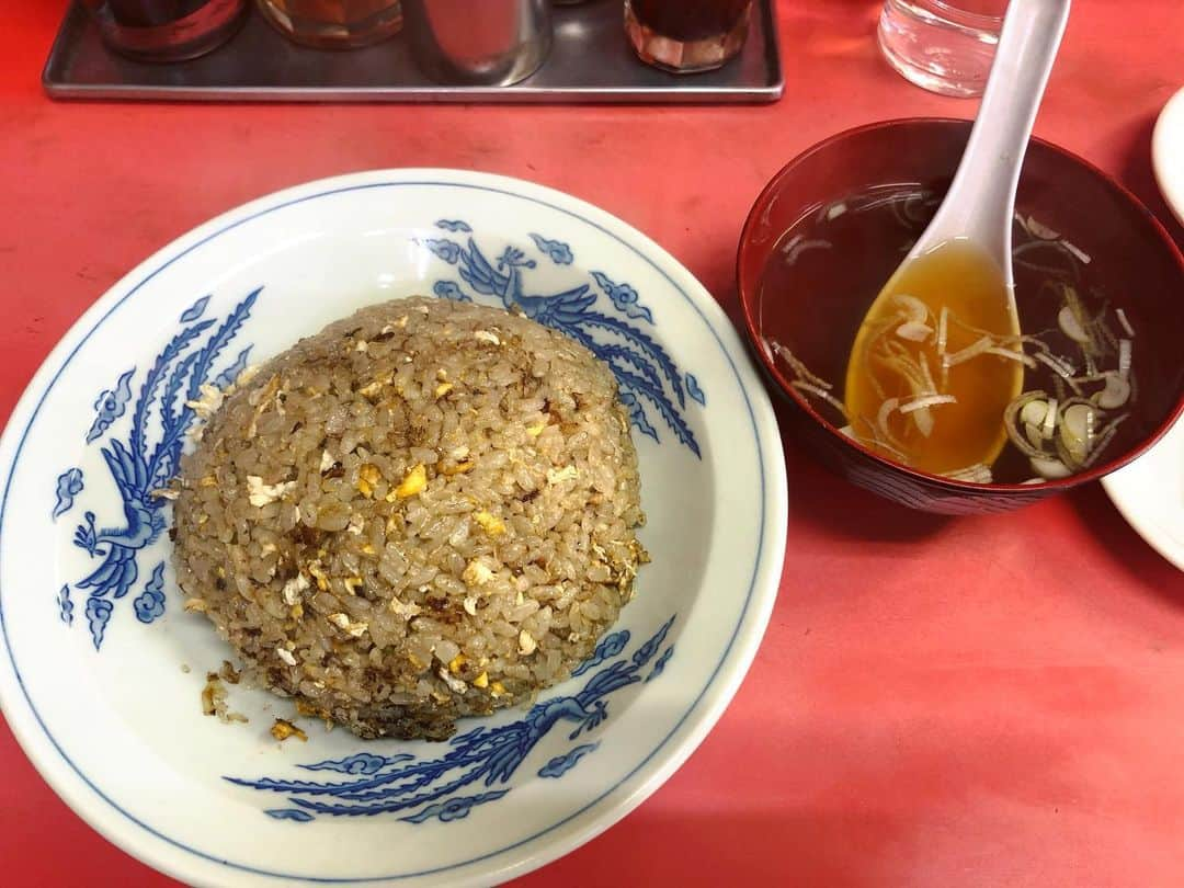 ホリエアツシさんのインスタグラム写真 - (ホリエアツシInstagram)「#チャーハン というカルチャー🤤 #炒飯 #半チャーハン #町中華」2月13日 18時12分 - a.horie