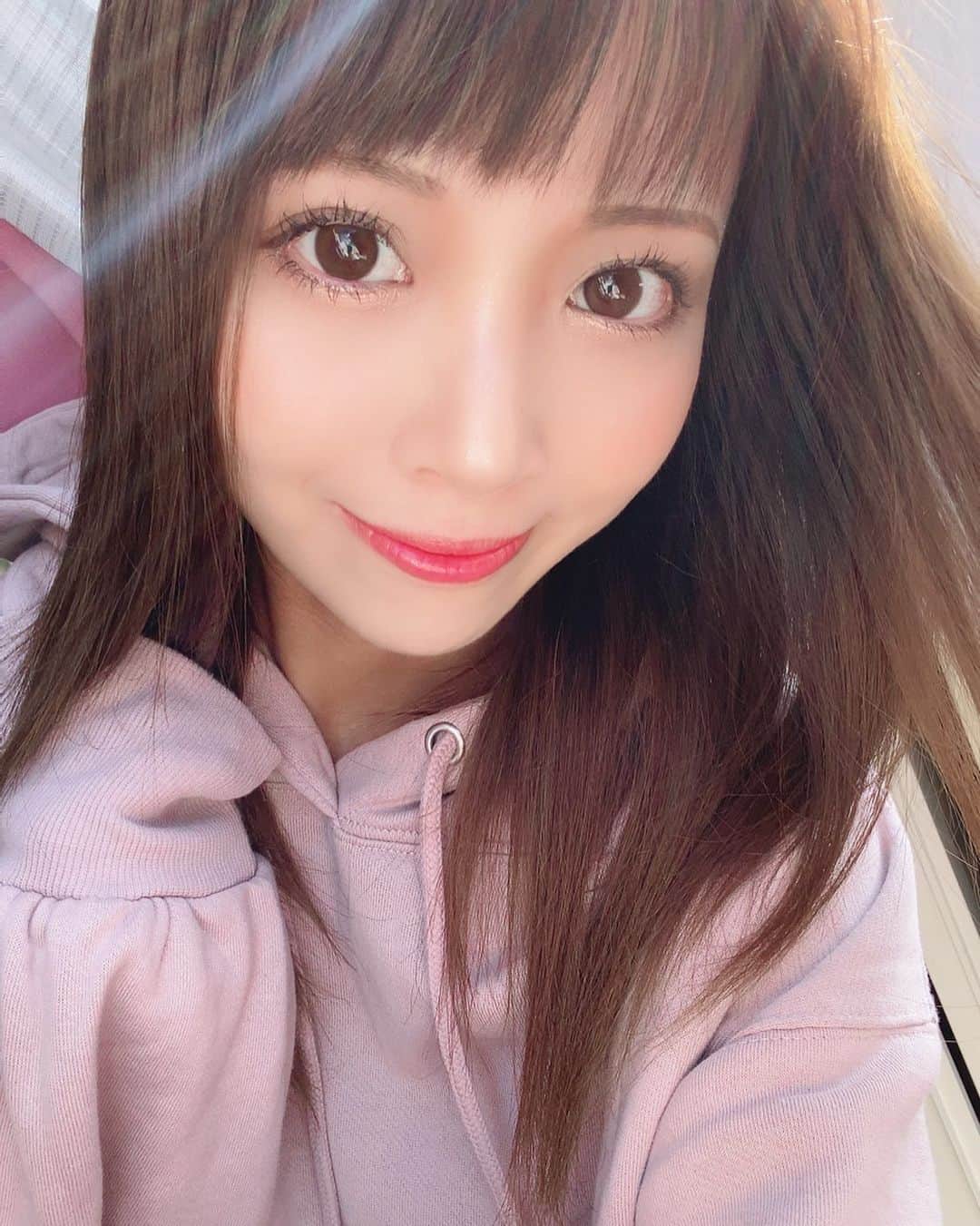 鈴木りんだのインスタグラム：「なんだかんだ自然光が一番盛れる 色白詐欺出来ないけど」