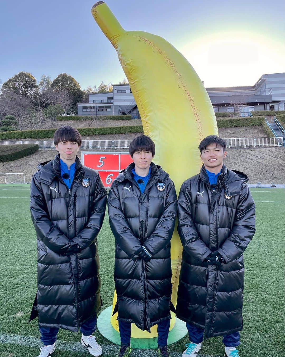 脇坂泰斗のインスタグラム：「今週 日曜日 24時50〜  スーパーサッカー @tbs_super_soccer  さんのJリーグ公認企画バナナキング🍌 にアオとレオとチャレンジさせてもらいました。  とても難しかったですが、全力は出しました。 是非、ご覧ください😆 @tbs_super_soccer  #tbs  #スーパーサッカー #バナナキング　#🍌」