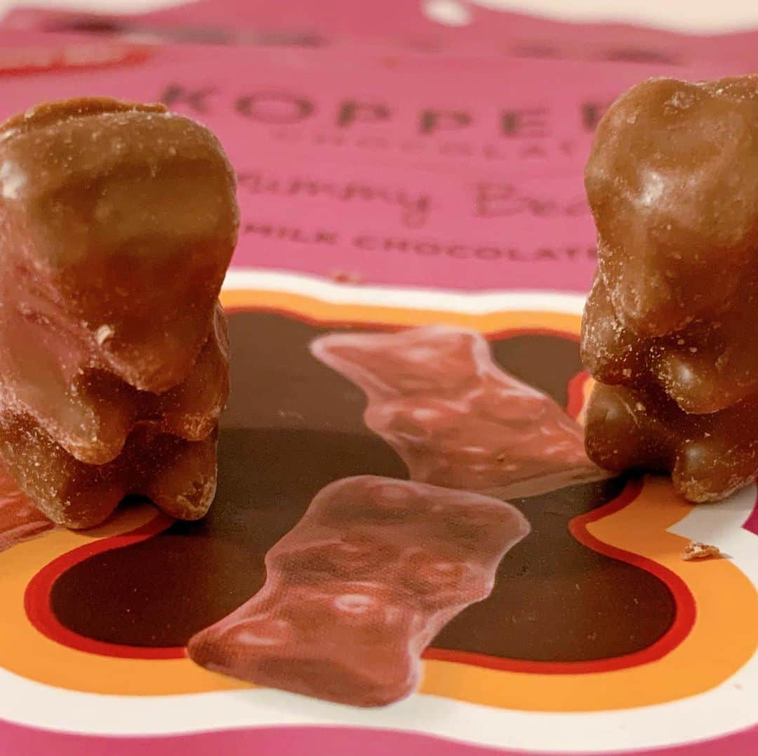 日本グミ協会さんのインスタグラム写真 - (日本グミ協会Instagram)「バレンタインにもグミを！ｸﾞ٩( ᐛ )و ﾐ  ‎PLAZAの『Gummy Bears』が美味しすぎる！！！！  ‎フルーティでしっかりとした弾力のクマグミをミルクチョコレートでコーティング。🧸🍫 ‎グミ好きもチョコ好きも唸らせるマリアージュです✨ #日本グミ協会 #グミ #グミ好き #グミ好きな人と繋がりたい #コンビニスイーツ #コンビニ新商品 #おかし #おやつの時間 #おやつタイム #gummy #gummybears #バレンタイン #ハッピーバレンタイン #グミンタイン」2月13日 18時23分 - gummy_japan