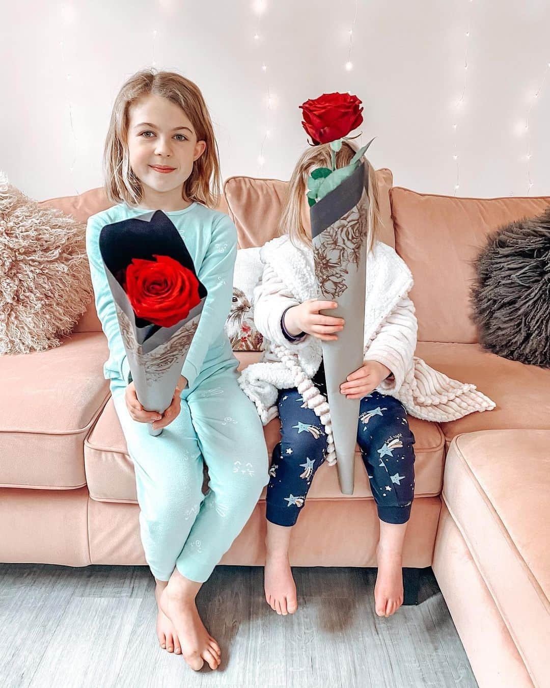 ルイーズ・ペントランドさんのインスタグラム写真 - (ルイーズ・ペントランドInstagram)「Liam bought the girls a red rose each for #ValentinesDay 🌹 and I’ve melted. Step Dad/Daddy goals 👌🏻 . It means so much to me that Darcy and Pearl are treated equally. I grew up in a frighteningly dysfunctional blended/broken family (it’s all in my book #MumLife if you’re interested in family dynamics💪🏻) so it’s exceptionally important to me not to repeat that pattern. . Thankfully, I’ve found Liam. He shows both girls (Pearl is his daughter, Darcy his step daughter) that he loves, respects and values them. Wow this got really deep didn’t it? Pearl is mostly just using her rose to wack us all with so I’m not sure she feels the full value and respect yet hahaha! . Have you ever been in a blended family? Horrible when it goes wrong but SO good when it goes right ❤️🥰 . Love-oooo. Sorry for going so intense there!! Xxxxx . Ps- excuse our jimjams, having a slow morning ☺️👏🏻🥱」2月13日 18時26分 - louisepentland