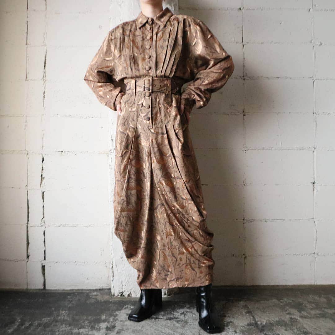 吉祥寺 古着屋 Orfeoのインスタグラム：「. Leaf Pattern Drape Dress  #orfeo #kichijoji #tokyo #vintage #used #fashion #coordinate #outfit . . .  お問い合わせはインスタグラムのプロフィール掲載のメールアドレスにお願いいたします。コメント、DMでのお問い合わせは受け付けておりませんのでご了承ください。 ONLINE SHOPの商品も店頭にてご購入頂けます。気になる商品がございましたらスタッフにお声掛けください。 . 新型コロナウィルス感染症予防対策を徹底して営業しております。 ご来店の際はマスク着用、手指消毒にご協力ください。」