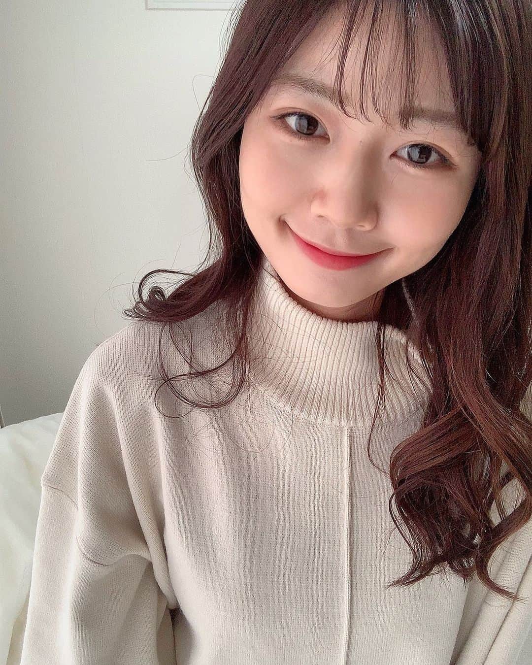 杉浦みずきのインスタグラム：「. 歴史に残らなーきゃなのに 昼までねちゃったー の日々ですね 明日から明日から。笑 ・ #ランデブーに逃避行を #ジェニーハイ #明日からリアリティー #🎶」