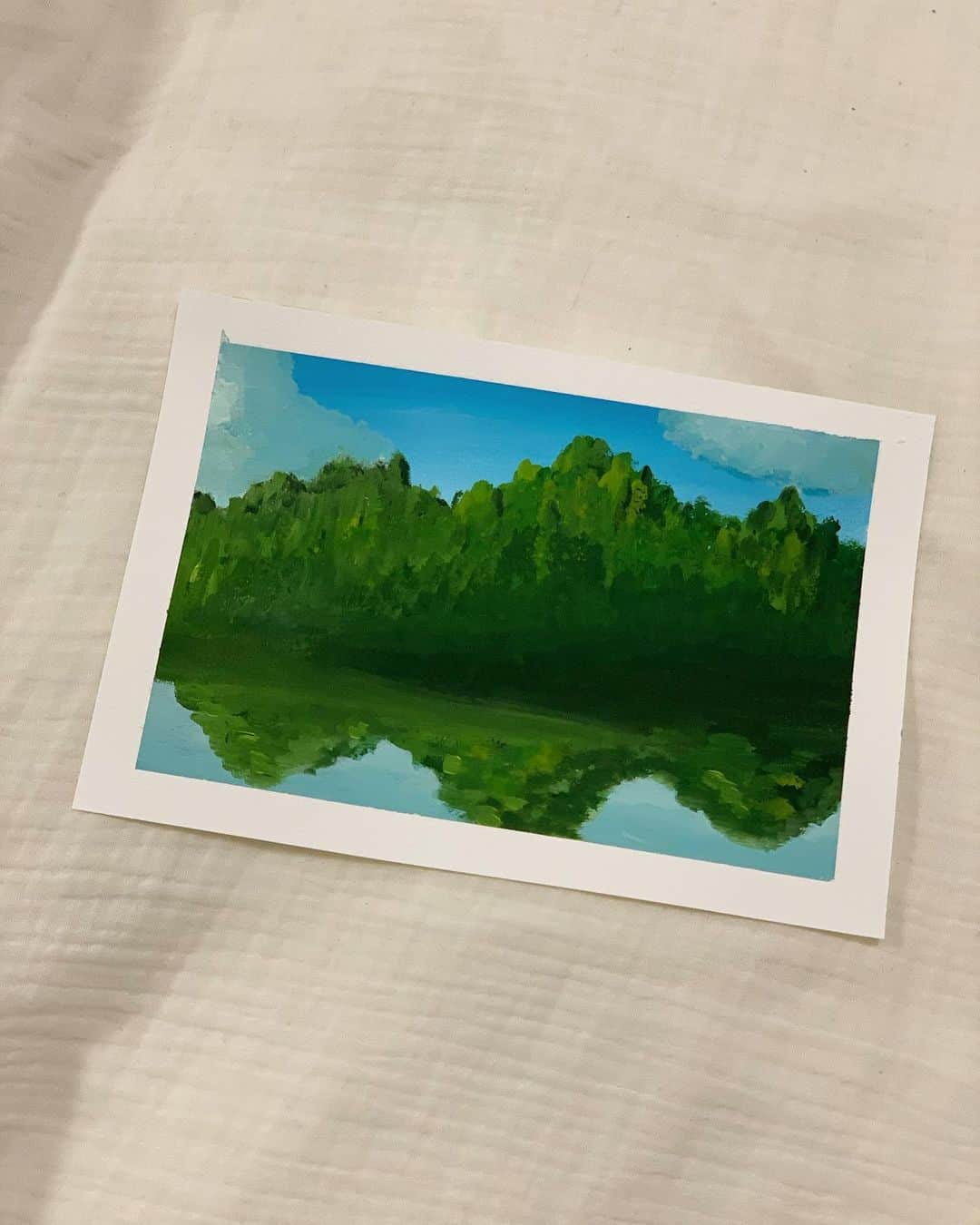 仲美咲のインスタグラム：「今度はアクリルで描いてみた〜👩🏻‍🎨 . どんどん直したくて付け足しちゃう まだ付け足したい。やり直したい。 でも楽しい。 . #アクリル絵の具#アクリル画 #ひまつぶし」