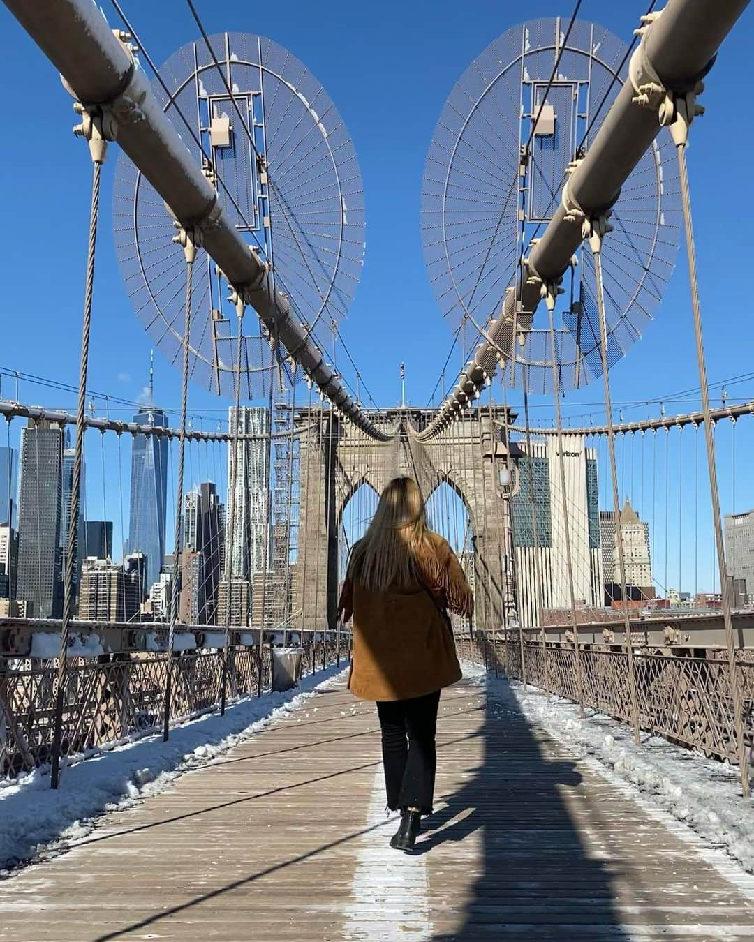 山田愛さんのインスタグラム写真 - (山田愛Instagram)「Brooklyn bridge🖤 ずっと行きたかったBrooklyn❤︎ 凍えるくらい寒かったけどNYを見渡しながら渡る #brooklynbridge は圧巻であっという間だった🗽 最近はバスケットで西海岸の方だったけど東にも会いに来るという理由ができた😍🇺🇸 またねNY🗽🤍👋🏽 ・ ・  Sometimes travel without basketball #journey   #ny #nyc #brooklyn #manhattan #basketball #ニューヨーク #ブルックリン #マンハッタン #アメリカ #バスケットボール #アスリート #海外挑戦」2月13日 18時46分 - aiyamada_