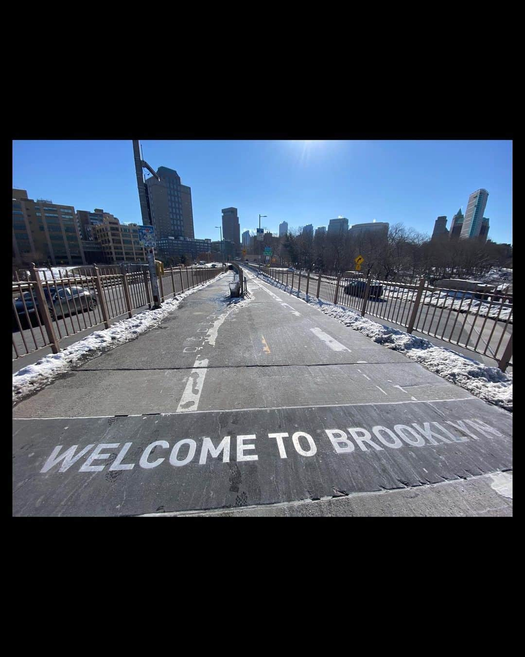 山田愛さんのインスタグラム写真 - (山田愛Instagram)「Brooklyn bridge🖤 ずっと行きたかったBrooklyn❤︎ 凍えるくらい寒かったけどNYを見渡しながら渡る #brooklynbridge は圧巻であっという間だった🗽 最近はバスケットで西海岸の方だったけど東にも会いに来るという理由ができた😍🇺🇸 またねNY🗽🤍👋🏽 ・ ・  Sometimes travel without basketball #journey   #ny #nyc #brooklyn #manhattan #basketball #ニューヨーク #ブルックリン #マンハッタン #アメリカ #バスケットボール #アスリート #海外挑戦」2月13日 18時46分 - aiyamada_