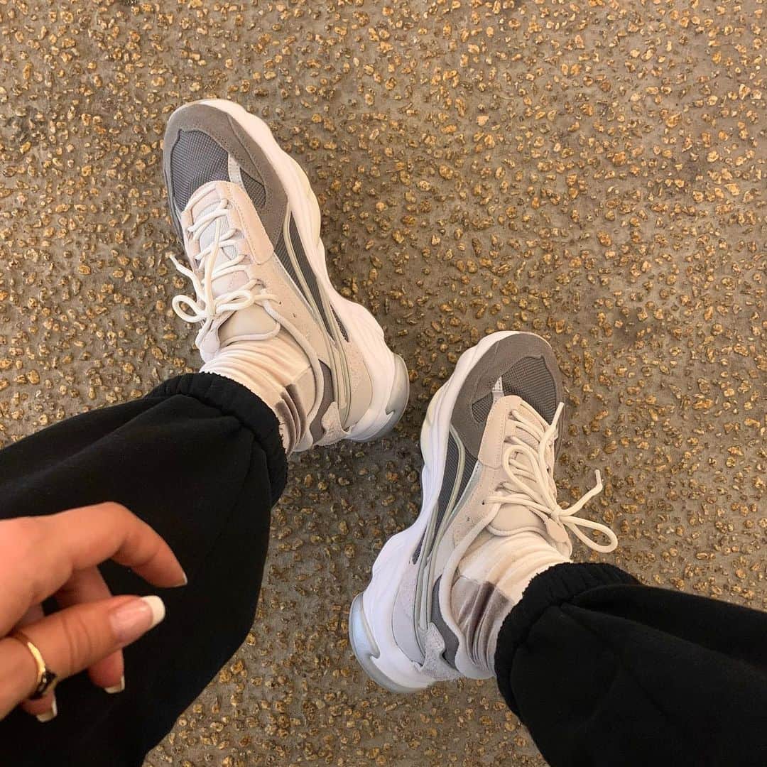 ソフィアのインスタグラム：「👟」