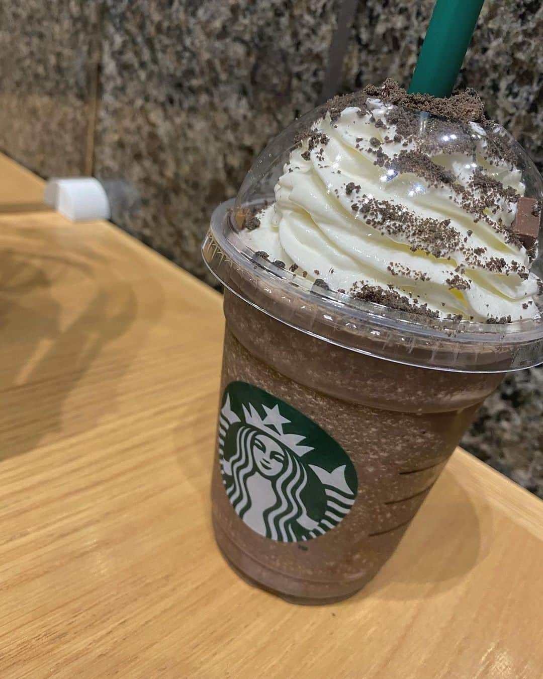 真下華穂さんのインスタグラム写真 - (真下華穂Instagram)「美味しかった🍫 #starbucks #スタバ #chocolate」2月13日 18時49分 - k.a.h.o.kahochan