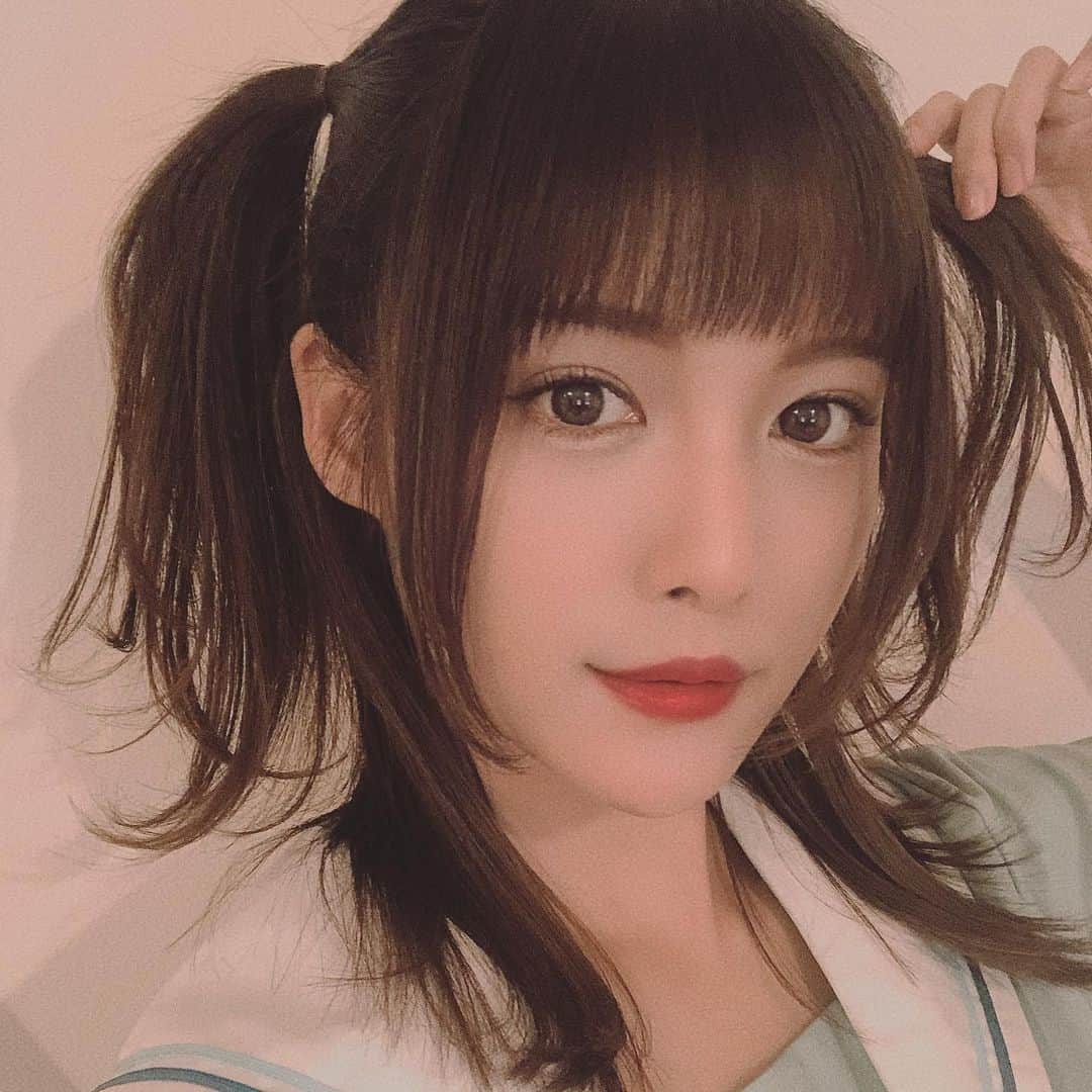 美沙玲奈のインスタグラム：「🧏🏻‍♀️💓  #ハーフツイン #制服 #コスプレ #合法ロリ」