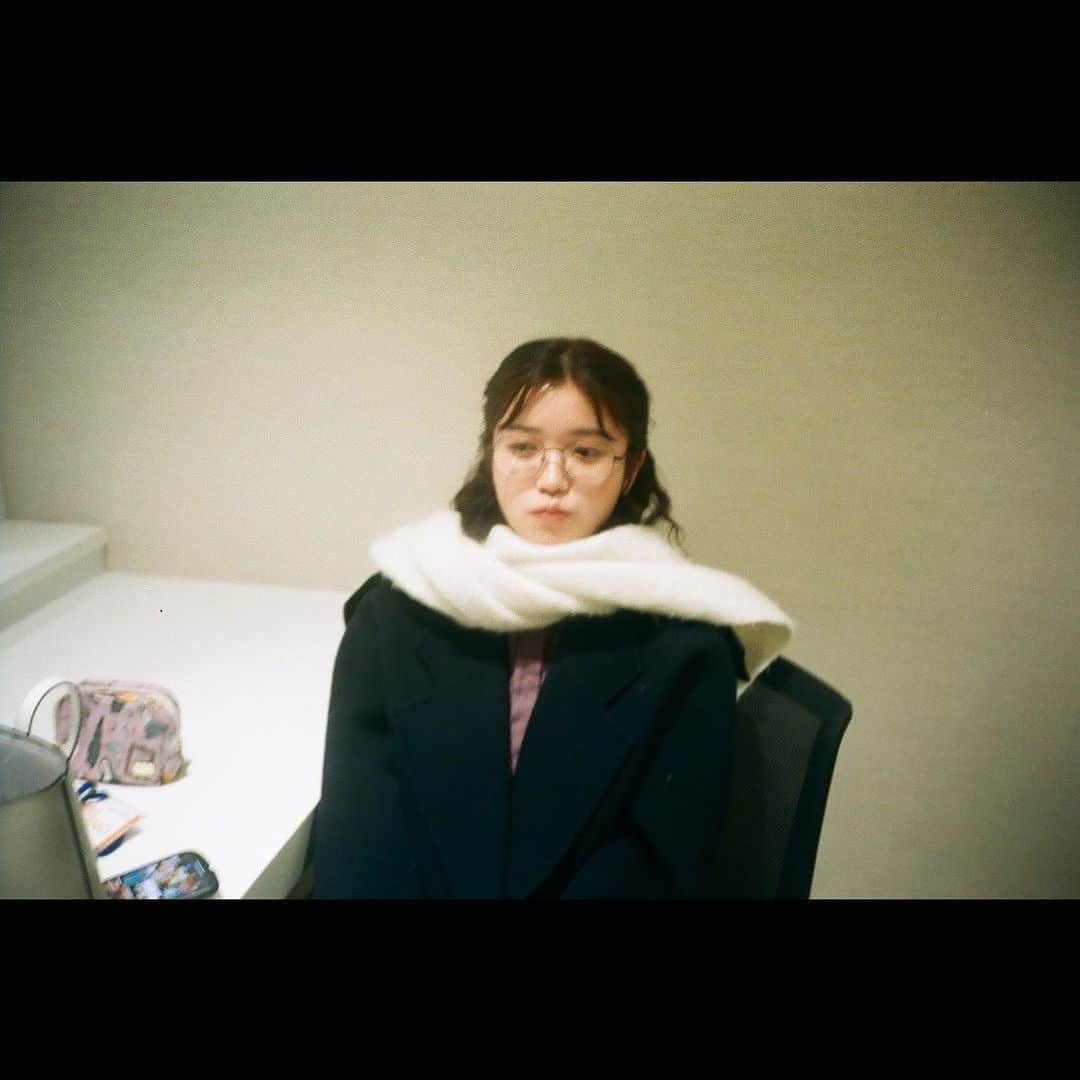 美山加恋さんのインスタグラム写真 - (美山加恋Instagram)「図書館で働いてそう。  なコーディネートをした日。」2月13日 18時52分 - miyamakaren