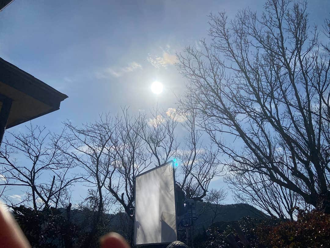 土屋太鳳さんのインスタグラム写真 - (土屋太鳳Instagram)「今日も眩しい青空でした☀️ 空しか撮影出来ない時期が またやってまいりました🙏💦 . いま撮っている写真たちをお伝え出来るのは この作品のキャンペーンが始まってから。 待っていてくださいね🙏💦✨」2月13日 18時53分 - taotsuchiya_official