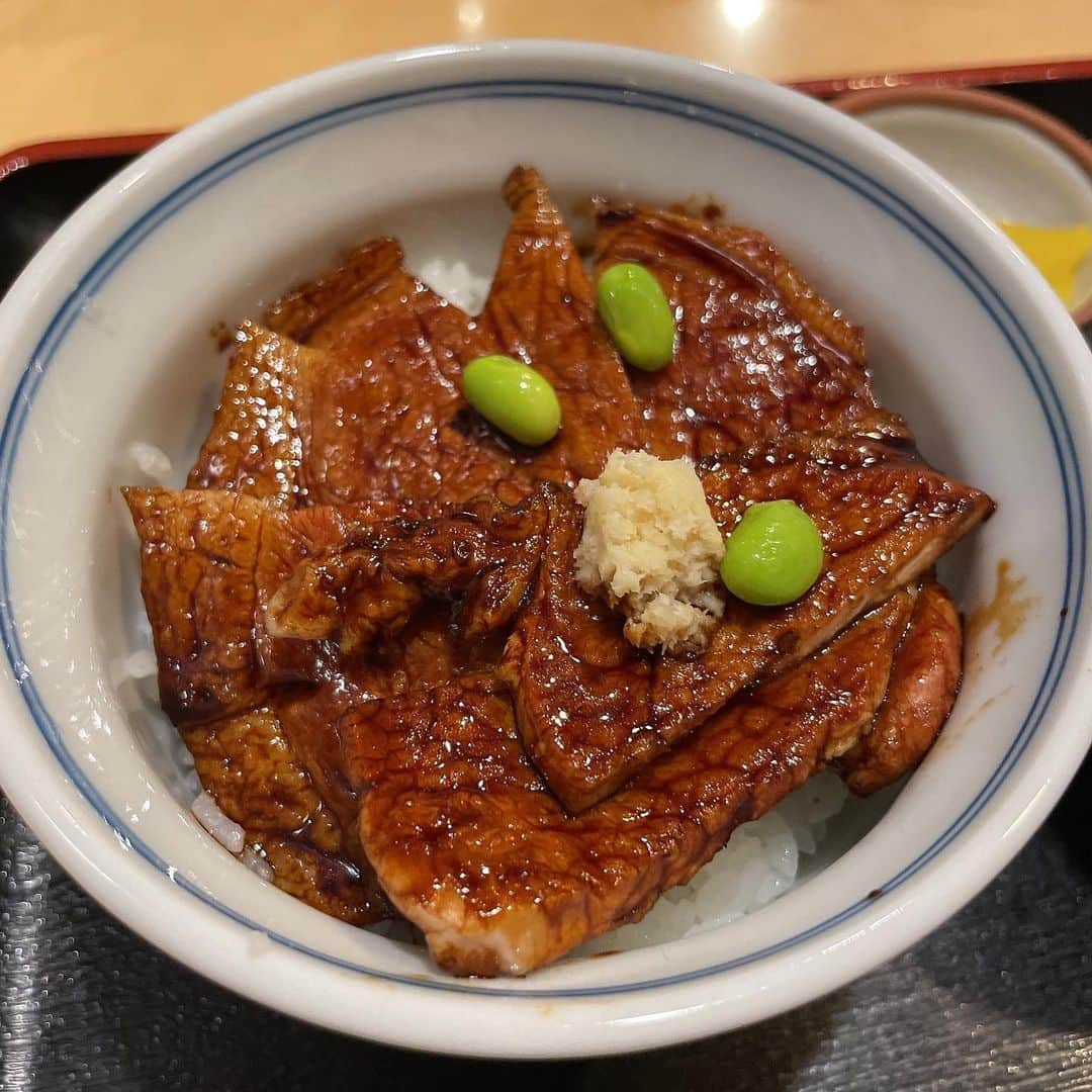 たまたまこのインスタグラム：「帯広と言えば、、豚丼🐷らしい！ 脂身が少なそうなお店をチョイス！w」