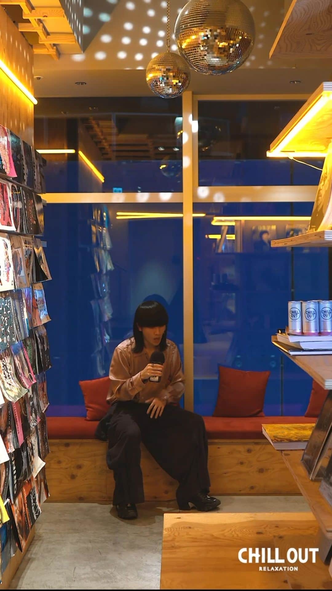 BOOK AND BED TOKYOのインスタグラム：「#014 “CHILL OUT” by CHILLOUT and BOOK AND BED TOKYO  @showgoxkaix からChillなbeatをお届け。続きはIGTVより。  #014 “CHILL OUT” by CHILLOUT and BOOK ANDBED TOKYO  @bookandbedtokyo 🤝 @chillout_official」
