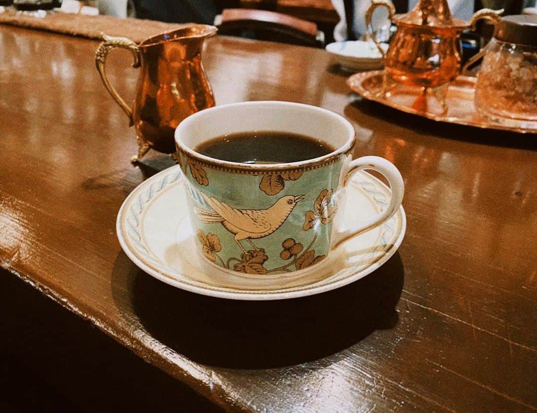 三橋栄香のインスタグラム：「☕️🕊☕️🕊☕️ 持ち手を右に変えたら現れた。かわいいのう」