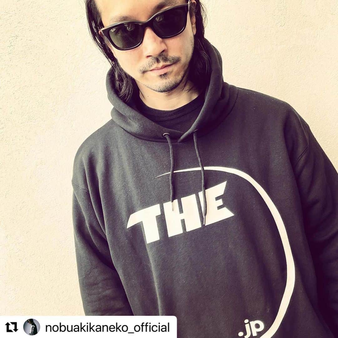 井手大介のインスタグラム：「金子ノブアキ君がマンケイブパーカーを着てくれてます。あっくんありがとう！ヤーマン！  #Repost @nobuakikaneko_official with @make_repost ・・・ 親愛なる井手大介くんのYouTubeチャンネルのパーカーがとても格好いい。 お気に入りでよく着てます。 明日まで受注受付しているとの事です(^^) 皆様興味あれば是非(^^) @daiskeide  https://themancavejp.base.shop/ #金子ノブアキ #nobuakikaneko」