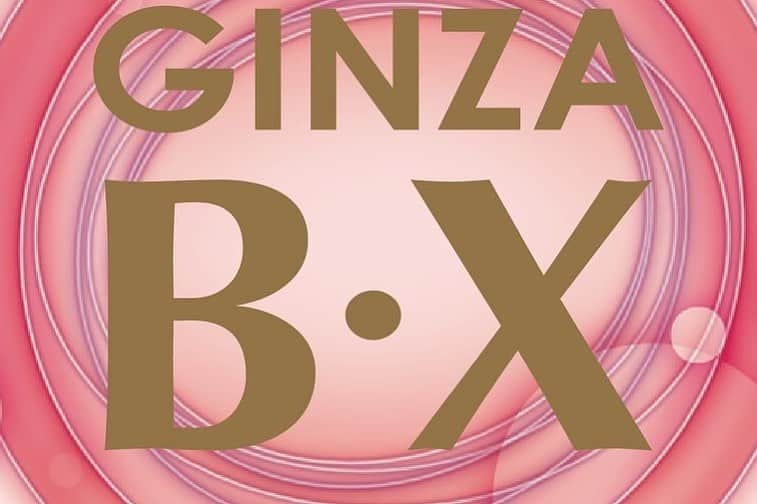 ビーマックスさんのインスタグラム写真 - (ビーマックスInstagram)「BEｰMAXに「コンセプトサロン」があるのをご存知ですか🙄？  銀座の晴海通沿いに「BEｰMAX」全商品を取り揃え、「BEｰMAX」を施術に組み込んだコースを提供するコンセプトエステサロン『GINZA BX 本店』(@ginzabx)があります。  皆様のお陰で、今年の3月に13周年を迎えます🍀 店内は至る所にBEｰMAX♡コース前後もBEｰMAXで体感UP♡ 10年以上のキャリアをもつビューティコンシェルジュによる、BEｰMAXを使用した外からと内からのケアで身体と心(EQ)の効果をご体感いただけます。  この度、13周年を記念しまして GINZABXのInstagramをフォローいただき、初回ご来店のお客様に限り、 GINZA BX独自のオールハンド痩身施術【DXセルバスター®️】コースを通常25.000円のところ→18.000円にてご提供させていただきます♡  🌿DXセルバスター®️コース 100分🌿 オールハンドによるセルライト・体重減＆トータルデトックスを目的としたボディマッサージコース ビジター 25.000+税　会員 20.000+税  ※お一人様一回限り ※税抜価格となります ※2021年4月30日までのご予約限定 ※ご予約時に「Instagramキャンペーン」とお伝えください  この機会に、ご興味のある方はぜひお問い合わせくださいませ✨ ------------------------------------------- GINZA B•X 本店 東京都中央区銀座5-10-1 プリンスビル2F 東京メトロ 丸の内線•日比谷線•銀座線「銀座駅」A5出口から徒歩1分 (お問い合わせ↓ 受付時間10:00〜19:00) TEL:0120-935-369 MAIL:bxinfo@ginza-bx.com HP: https://www.ginza-bx.com -------------------------------------------  #ginzabx #オールハンド #銀座エステ #ginza #セルバスター #温活 #マッサージ#強マッサージ #ボディ #bemax #bemaxinfo #フェイシャル #ダイエット #美白 #美肌 #リフトアップ #たるみ #環境美容 #リンパマッサージ #腸もみ #バストケア #エナジー #アロマオイル #幹細胞 #liposome #rawfood #エステサロン #駅近 #ginzabx本店」2月13日 19時04分 - bemaxinfo