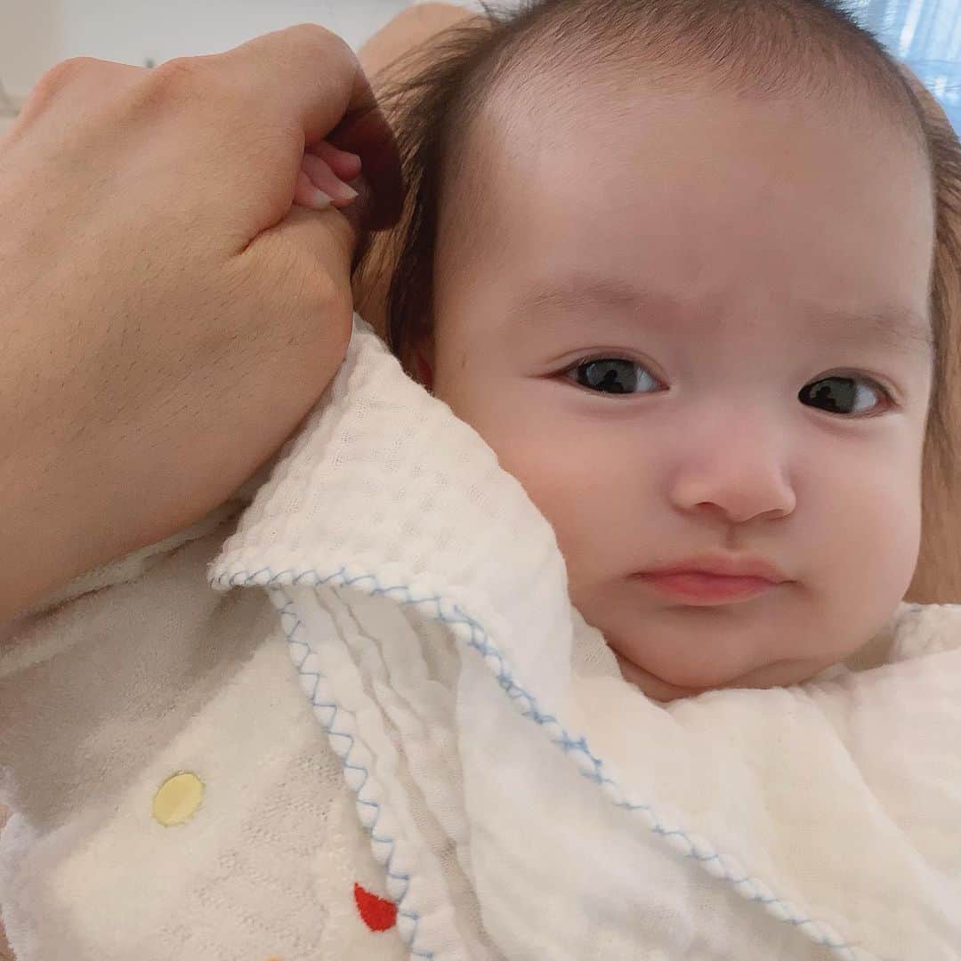 アレクサンダーのインスタグラム：「可愛い カゲは寝たよん❤️ 美人ちゃんはまだまだ❤️」