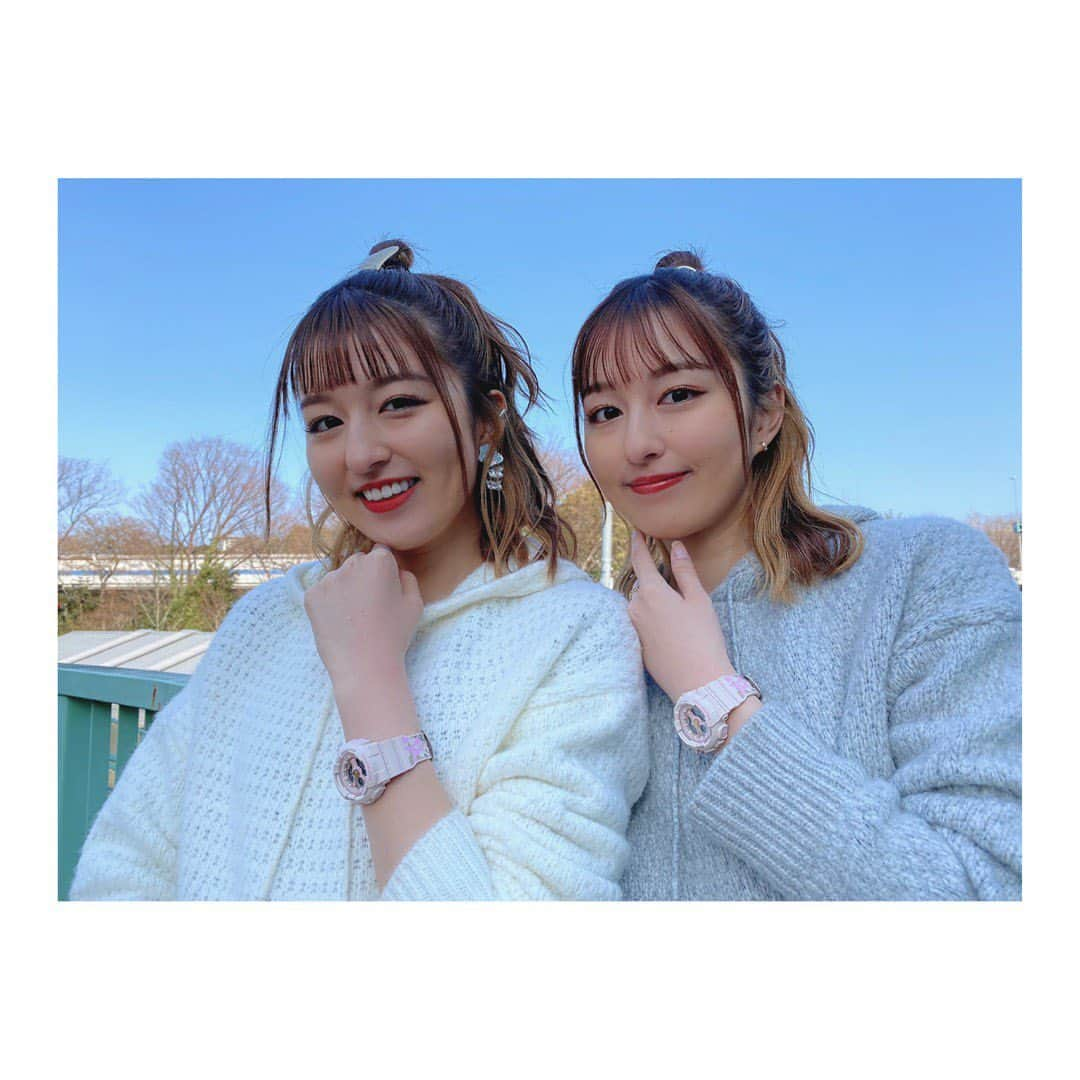 りかりこさんのインスタグラム写真 - (りかりこInstagram)「めっちゃかわいい時計をゲットしたの⌚️ BABY-G×ピカチュウコラボ！！✨ 時間見るたびにテンション上がっちゃうなぁ☺︎  #BABY_G#りかりこ#双子#時計 #ピカチュウ#腕時計#お揃い #followｍe#twins」2月13日 19時07分 - rikariko_official