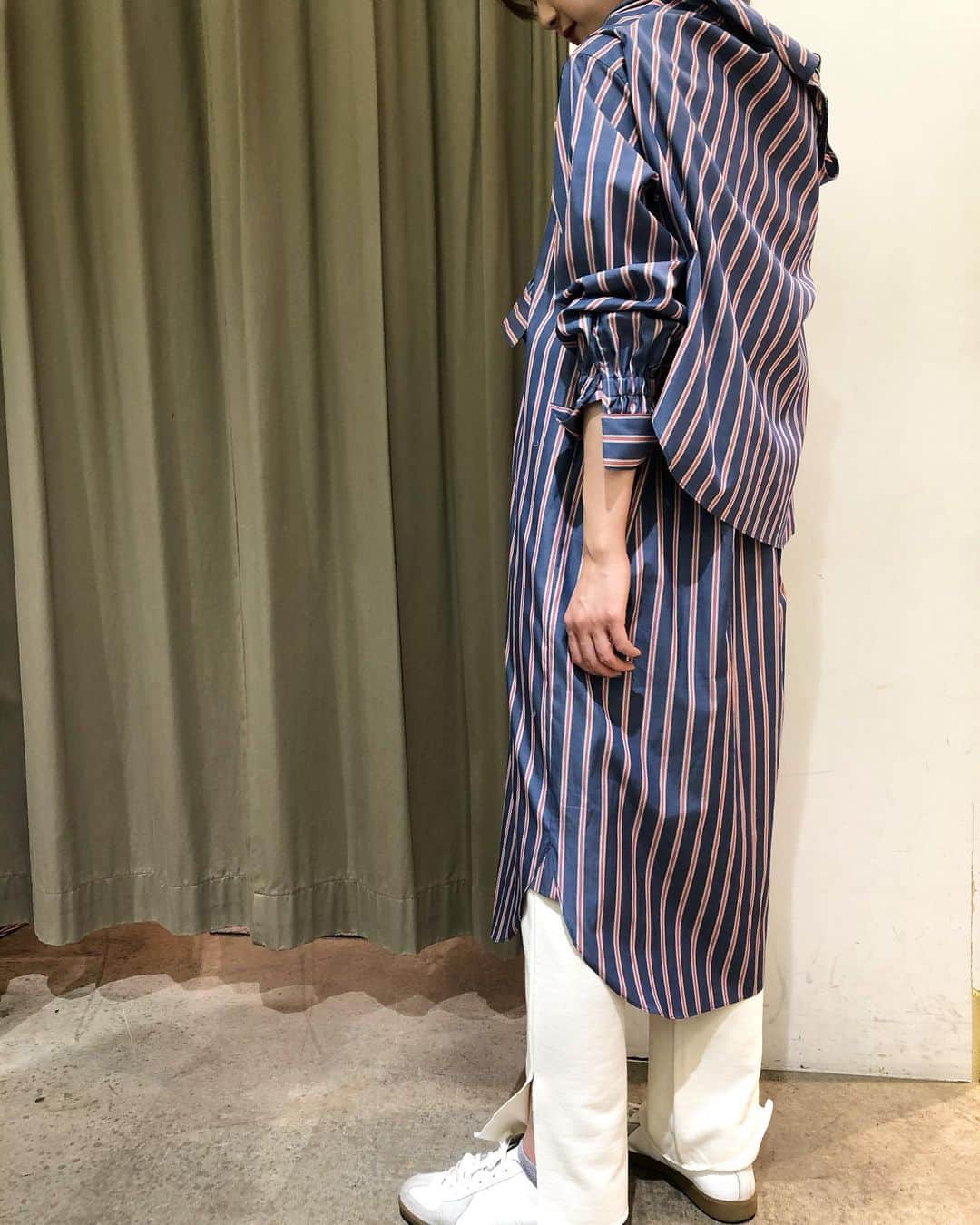 GATHER yamatoのインスタグラム：「New arrival!  この春新鮮さを 求めるなら 明るいカラーのシャツを シャツオンシャツ。 ドッキングとはまた違う 雰囲気で さらに清涼感までプラス。 足元は絶対的に 白で抜くと垢抜けます！ ━━━━━━━━━━━━━━━ シャツワンピース #Munich ￥19,800(taxin) シャーリングカフシャツ #Munich ￥16,500(taxin) ━━━━━━━━━━━━━━━ #まめっちカジュアル #まめっちコーディネート #2021sscollection  #munich  #newarrivals」