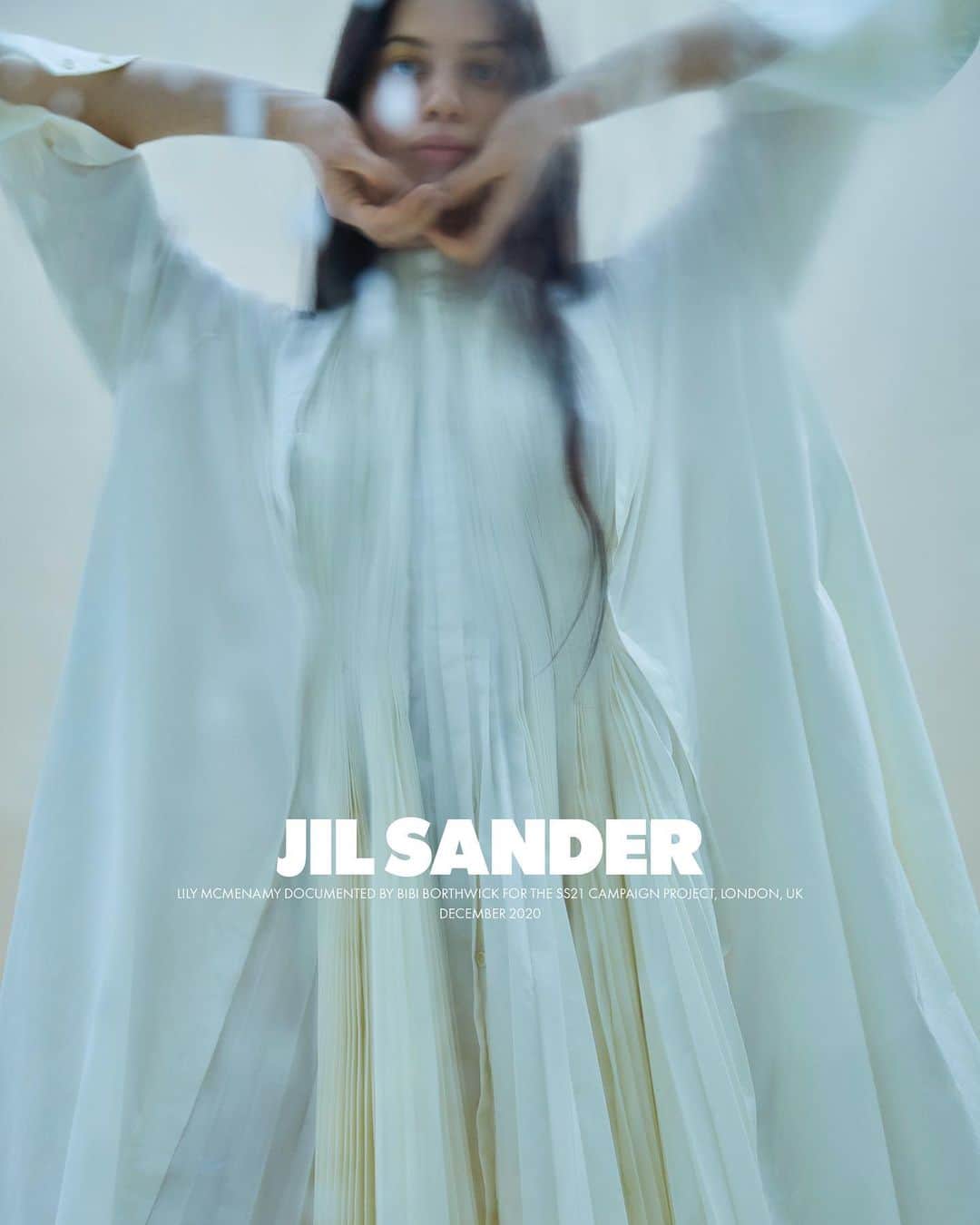 ジルサンダーのインスタグラム：「#JILSANDER #SS21CAMPAIGN The SS21 Campaign Project Lily McMenamy documented by Bibi Borthwick, London, UK  December 2020 @bibicornejoborthwick  #JilSanderbyLucieandLukeMeier」