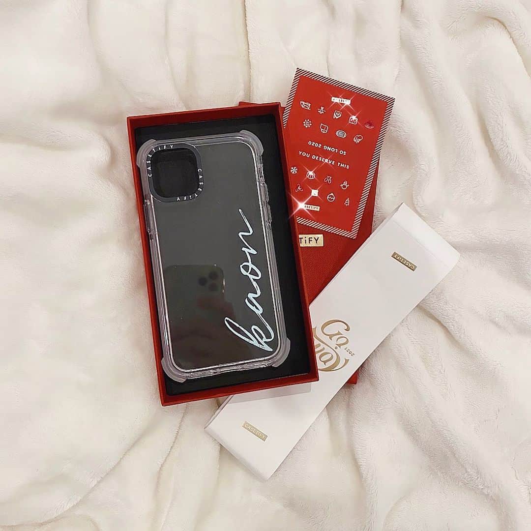 麻生果恩のインスタグラム：「@casetify_jp さんから 素敵なプレゼントを頂きました💎 ケースとデザインを考えて オリジナルのケースが作れるので 是非みなさんも作ってみてください🦕💙  ちなみに最近青にハマっているので自分の名前を青で入れました🌏」
