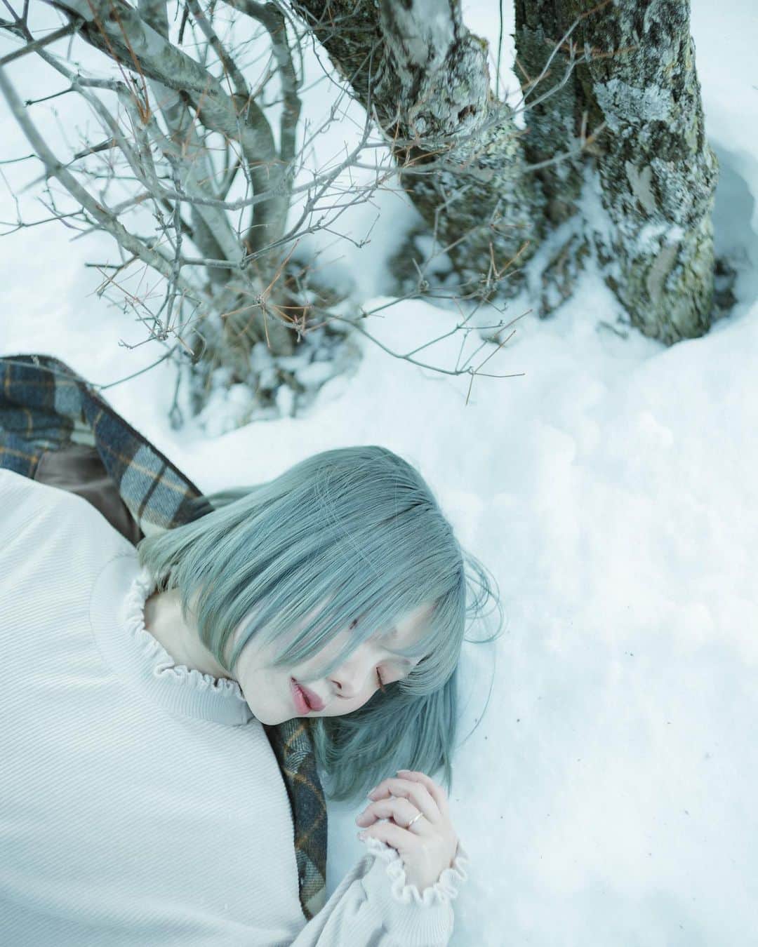 haru wagnusさんのインスタグラム写真 - (haru wagnusInstagram)「White and gray glass eyes ㅤㅤㅤㅤㅤㅤㅤㅤㅤㅤㅤㅤㅤ ㅤㅤㅤㅤㅤㅤㅤㅤㅤㅤㅤㅤㅤ ㅤㅤㅤㅤㅤㅤㅤㅤㅤㅤㅤㅤㅤ もう少ししたら雪溶けの季節。 それまで白い世界を堪能しておきたいんだよね。 雪が好きなので。 ㅤㅤㅤㅤㅤㅤㅤㅤㅤㅤㅤㅤㅤ ㅤㅤㅤㅤㅤㅤㅤㅤㅤㅤㅤㅤㅤ #summilux50mm1st 📷 #sonyalpha7riii  ㅤㅤㅤㅤㅤㅤㅤㅤㅤㅤㅤㅤㅤ   #fashionphotography #fashion #model #hueart_life #pcFace #phos_japan #thediscoverer  #good_portraits_world  #film_com  #vscox #inspirationcultmag  #pics_jp#good_portraits_world#thediscoverer  #stayandwander #pnw #peoplescreative #peoplescreative #rei1440project #livefolk #pnwwonderland #greatnorthcollective #visualsoflife  #kdpeoplegallery #エモい　#もちこさん #wherewillwegonext #もちこ　#good_portraits_world  #tokyocameraclub」2月13日 19時26分 - wagnus