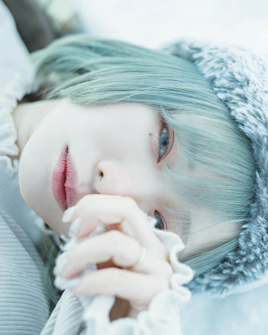 haru wagnusさんのインスタグラム写真 - (haru wagnusInstagram)「White and gray glass eyes ㅤㅤㅤㅤㅤㅤㅤㅤㅤㅤㅤㅤㅤ ㅤㅤㅤㅤㅤㅤㅤㅤㅤㅤㅤㅤㅤ ㅤㅤㅤㅤㅤㅤㅤㅤㅤㅤㅤㅤㅤ もう少ししたら雪溶けの季節。 それまで白い世界を堪能しておきたいんだよね。 雪が好きなので。 ㅤㅤㅤㅤㅤㅤㅤㅤㅤㅤㅤㅤㅤ ㅤㅤㅤㅤㅤㅤㅤㅤㅤㅤㅤㅤㅤ #summilux50mm1st 📷 #sonyalpha7riii  ㅤㅤㅤㅤㅤㅤㅤㅤㅤㅤㅤㅤㅤ   #fashionphotography #fashion #model #hueart_life #pcFace #phos_japan #thediscoverer  #good_portraits_world  #film_com  #vscox #inspirationcultmag  #pics_jp#good_portraits_world#thediscoverer  #stayandwander #pnw #peoplescreative #peoplescreative #rei1440project #livefolk #pnwwonderland #greatnorthcollective #visualsoflife  #kdpeoplegallery #エモい　#もちこさん #wherewillwegonext #もちこ　#good_portraits_world  #tokyocameraclub」2月13日 19時26分 - wagnus