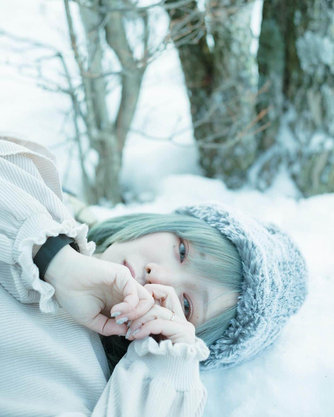 haru wagnusさんのインスタグラム写真 - (haru wagnusInstagram)「White and gray glass eyes ㅤㅤㅤㅤㅤㅤㅤㅤㅤㅤㅤㅤㅤ ㅤㅤㅤㅤㅤㅤㅤㅤㅤㅤㅤㅤㅤ ㅤㅤㅤㅤㅤㅤㅤㅤㅤㅤㅤㅤㅤ もう少ししたら雪溶けの季節。 それまで白い世界を堪能しておきたいんだよね。 雪が好きなので。 ㅤㅤㅤㅤㅤㅤㅤㅤㅤㅤㅤㅤㅤ ㅤㅤㅤㅤㅤㅤㅤㅤㅤㅤㅤㅤㅤ #summilux50mm1st 📷 #sonyalpha7riii  ㅤㅤㅤㅤㅤㅤㅤㅤㅤㅤㅤㅤㅤ   #fashionphotography #fashion #model #hueart_life #pcFace #phos_japan #thediscoverer  #good_portraits_world  #film_com  #vscox #inspirationcultmag  #pics_jp#good_portraits_world#thediscoverer  #stayandwander #pnw #peoplescreative #peoplescreative #rei1440project #livefolk #pnwwonderland #greatnorthcollective #visualsoflife  #kdpeoplegallery #エモい　#もちこさん #wherewillwegonext #もちこ　#good_portraits_world  #tokyocameraclub」2月13日 19時26分 - wagnus