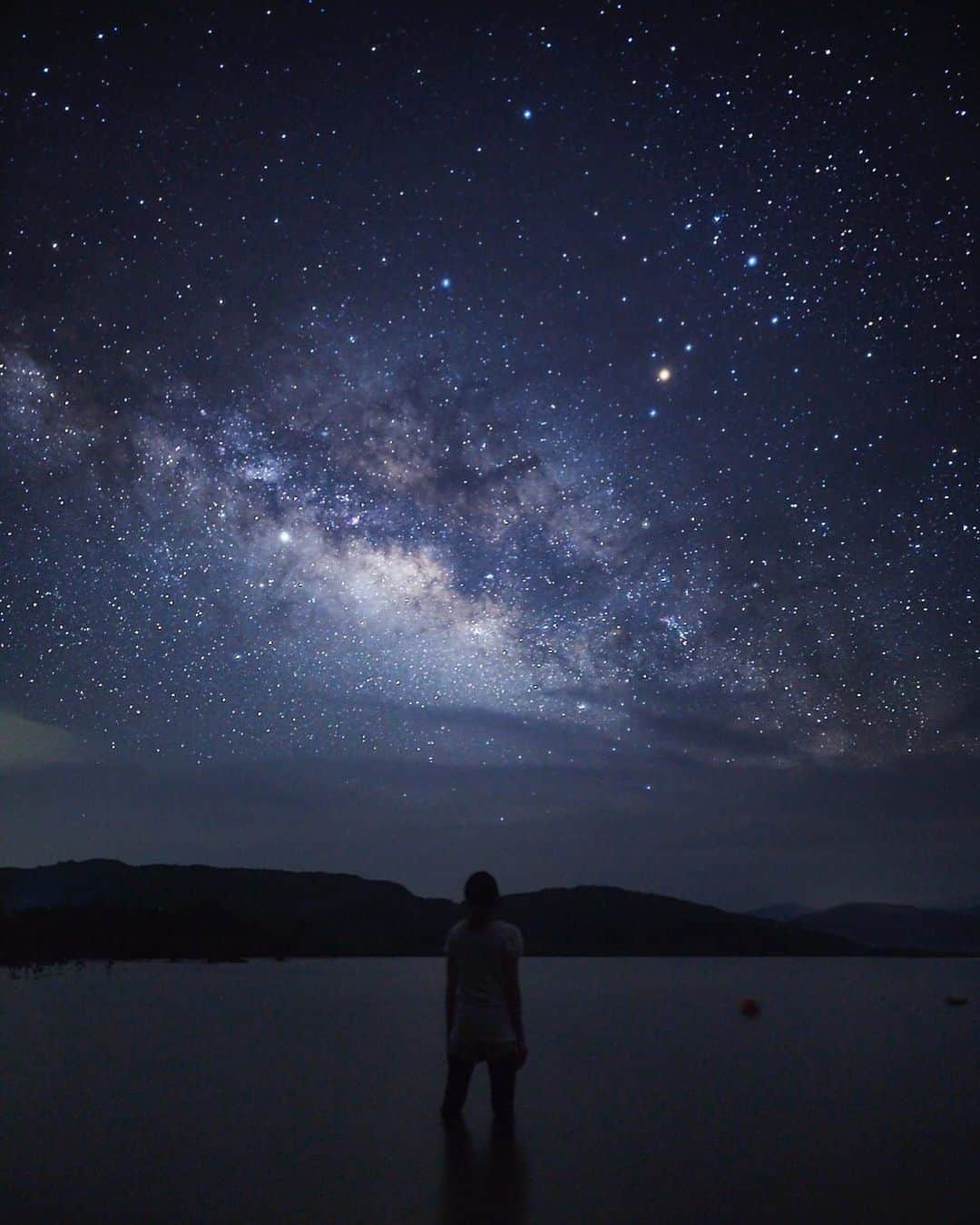 柏倉陽介のインスタグラム：「こんな星空をまた撮れたら嬉しい 📷西表島 in 2018 ☆ ☆ ☆ #星 #星空 #星景 #星景写真 #自然 #天の川 #sky #starrysky #starrynight #日本の風景　#japan_photo_now #daily_photo_jpn #photo_jpn #japan_of_insta #lovers_nippon #japan_night_view #japan_daytime_view #star_hunter_jp #starphotography #milkyway #milkywayphotography  #milkywaygalaxy」