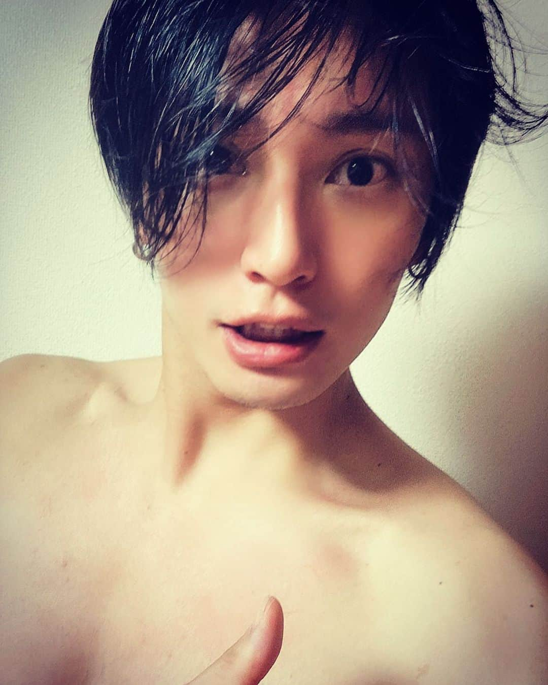 友常勇気のインスタグラム：「Refresh(●´ω｀●)ゞ Taking a bath makes me relaxed😚✨✨ #友常勇気 #お風呂入って #ゆったり #お風呂って気持ちいいよね  #土曜日満喫します みんなも素敵な土曜日をー🤩🎉」