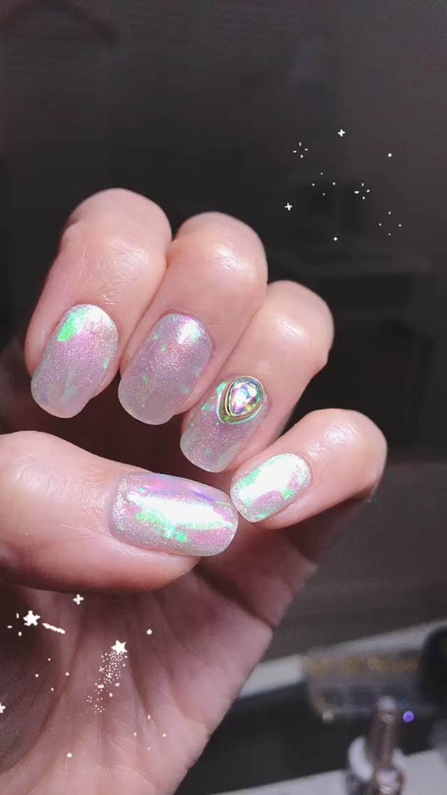 なかやまちえこのインスタグラム：「Aurora nails.✨⠀ ⠀ #nail #nails #nailart #ネイル #美甲 #ネイルアート  #japanesenailart #manucure #japanesenails #manicurist #gelnails #أظافر #네일아트 #미용 #vẽmóng #ngườiđẹp  #เพ้นท์เล็บ #искусствоногтя #artedeuñas #เพ้นท์เล็บเจล #ジェルネイルデザイン #ネイルデザイン #senikuku #nagelkunst #オーロラネイル #auroranails @pregelofficial @prexyofficial @prea」