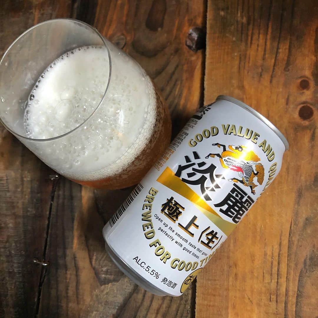 のインスタグラム：「.. すごく久々に飲んだ、淡麗生。  あれれ、だいぶ美味しくなってない？  初期の頃は、なんだか青臭い感じ、あったけどなぁ。  #大文字屋加藤酒店 #西七条 #梅小路 #家飲み🍺 #淡麗」